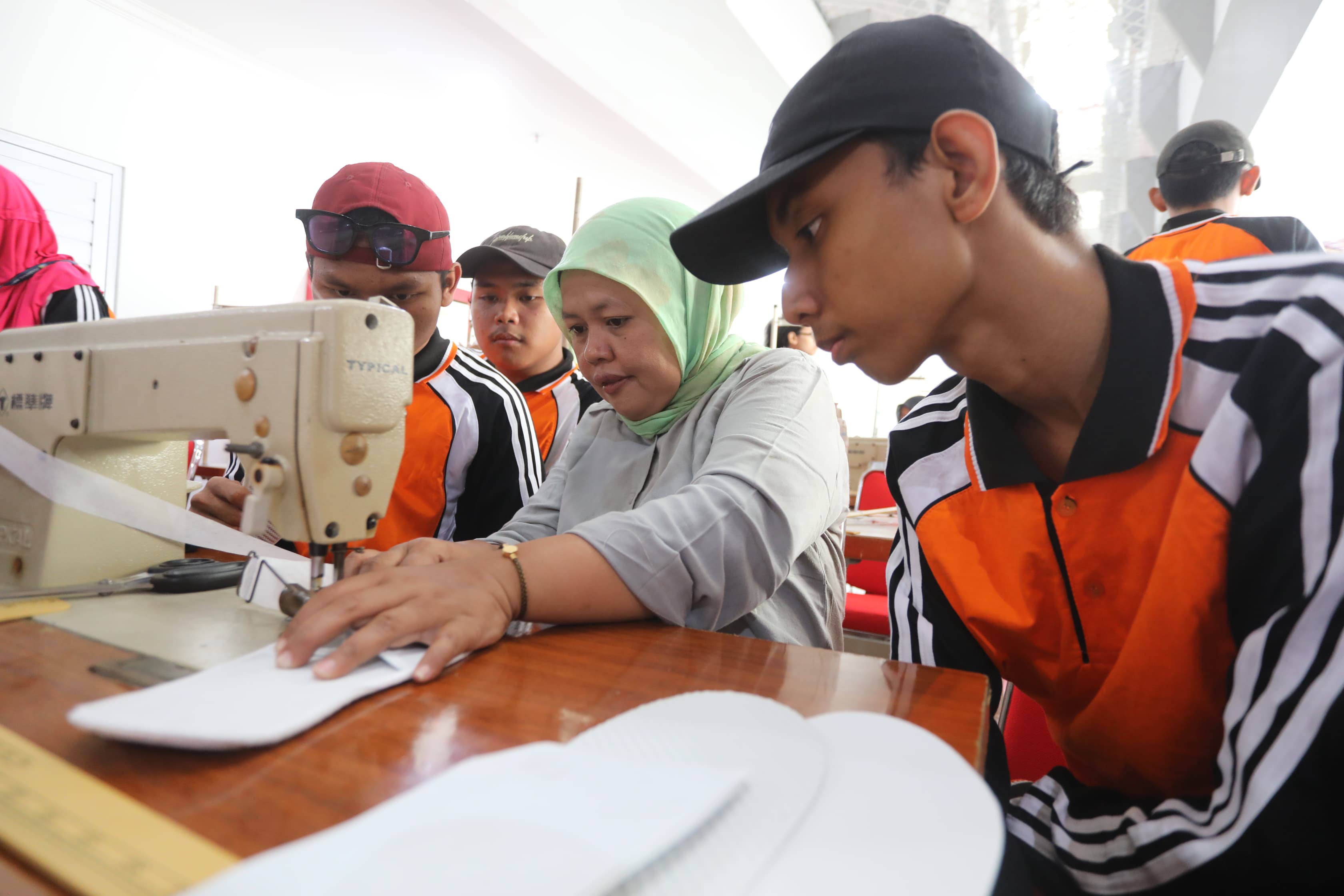 Kemensos Adakan Pelatihan Menjahit, Dukung Pengembangan UMKM