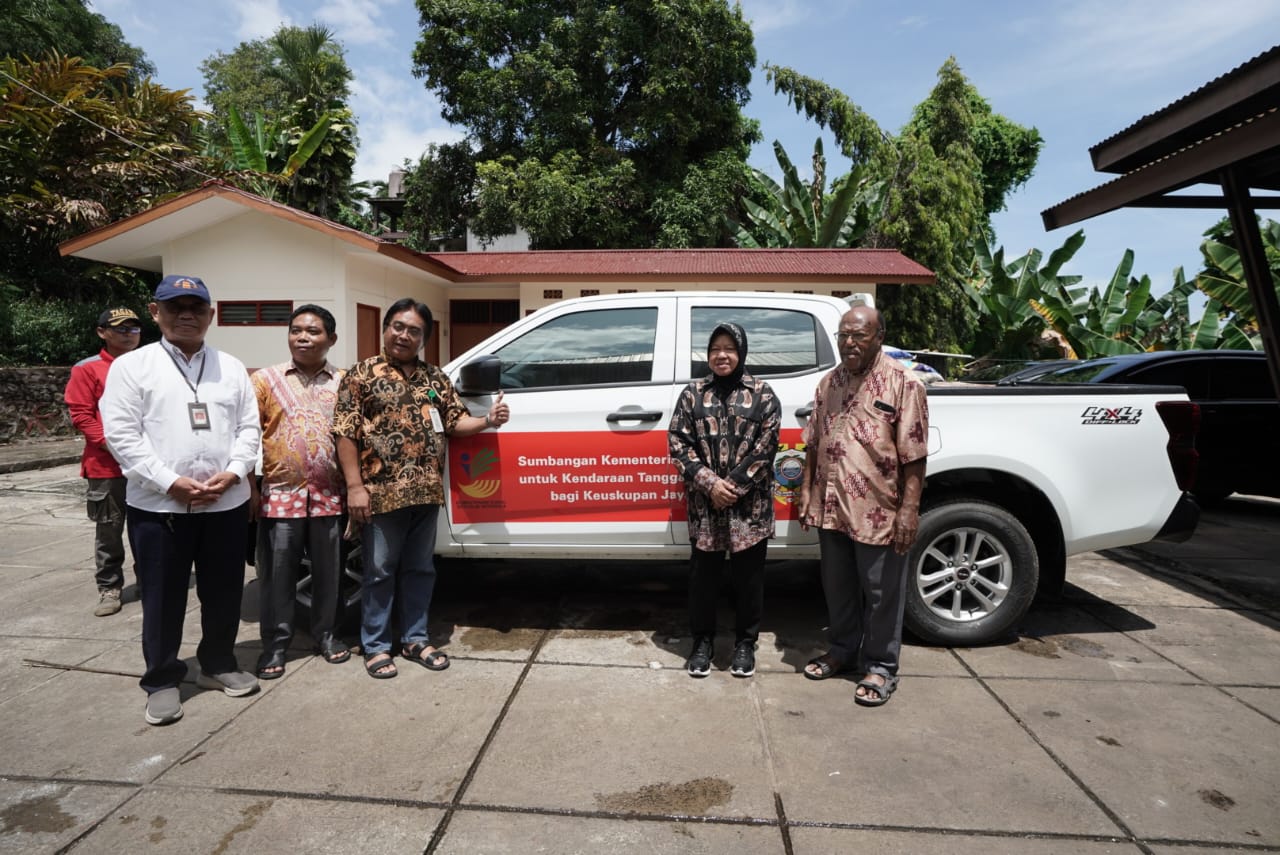 Kemensos Serahkan Bantuan Kendaraan Tanggap Darurat dan Kendaraan Kebencanaan