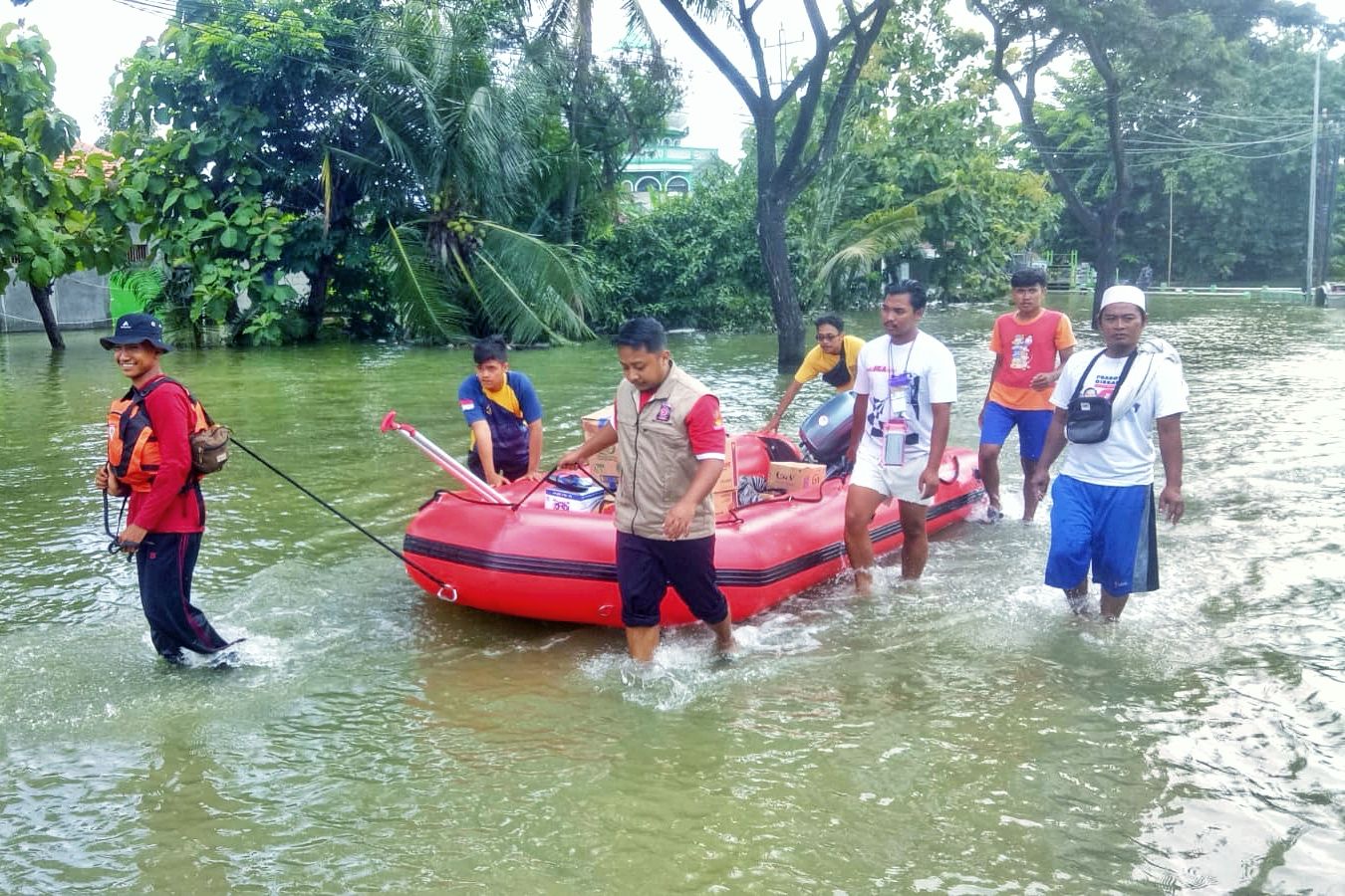 MoSA Extends Aid and Establishes Public Kitchen for Demak Flood Victims