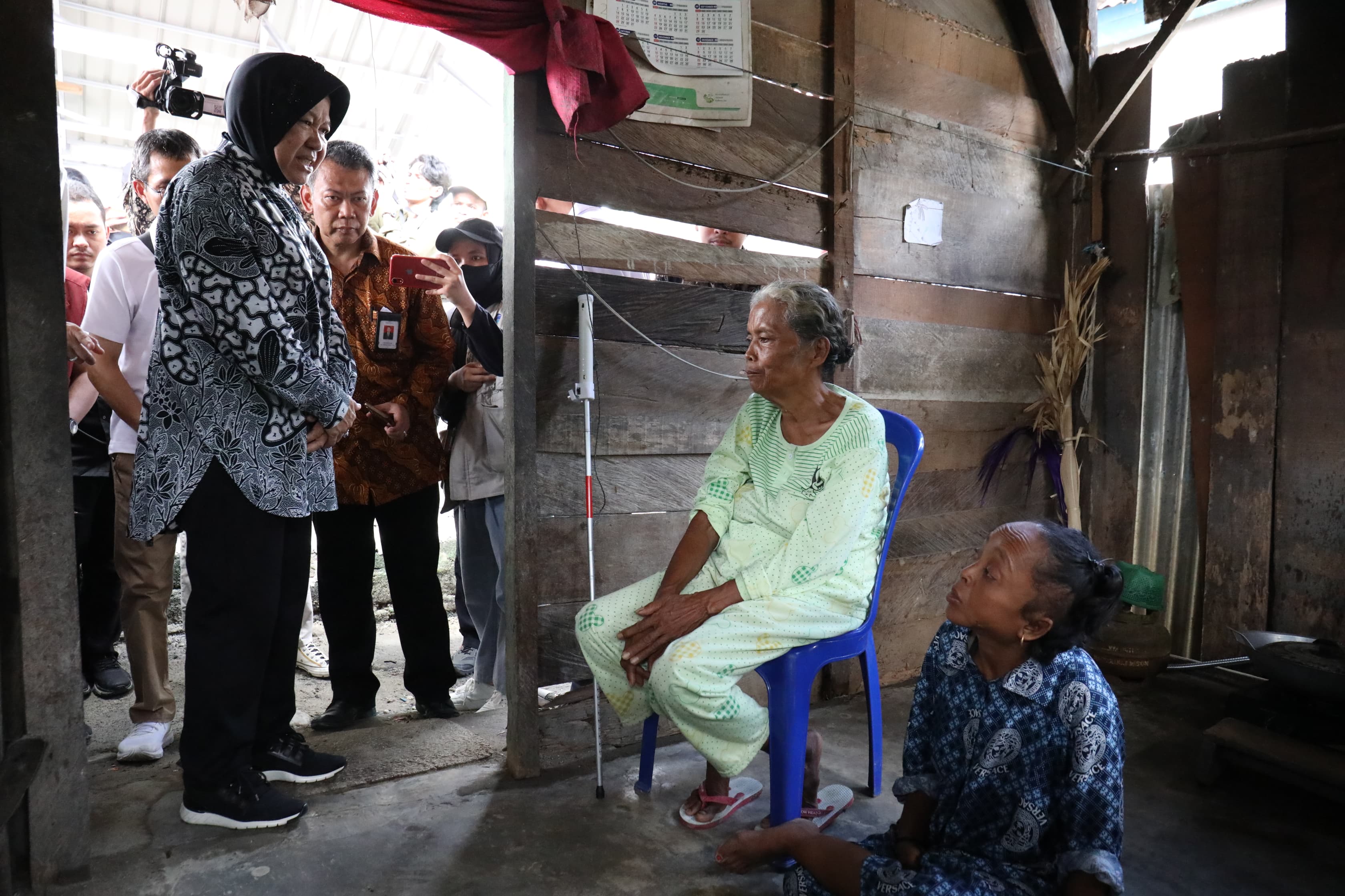 Kunjungi Parigi, Mensos Berikan Hunian Nyaman untuk Ni Nyoman