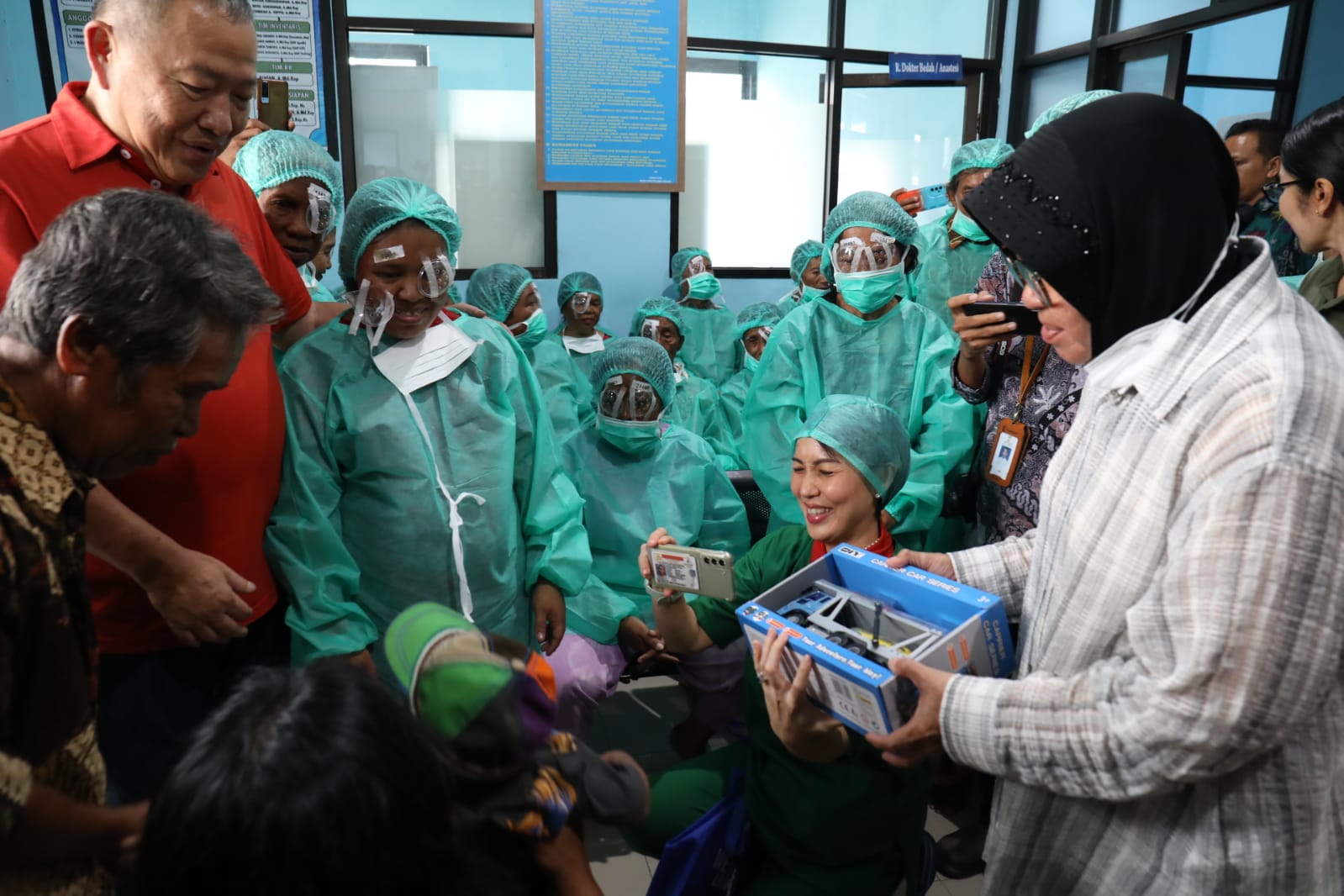 Dibantu Kemensos, Kini Roya Bisa Lihat Jelas Anak Kembarnya