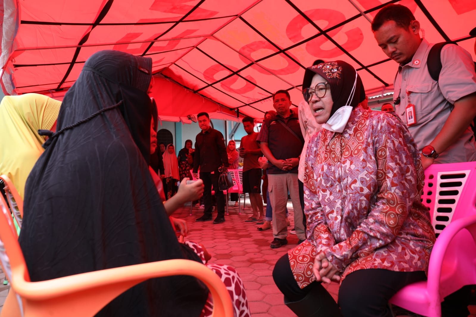 Tinjau Korban Banjir-Longsor Pesisir Selatan, Mensos Fokus Pemenuhan Kebutuhan Dasar