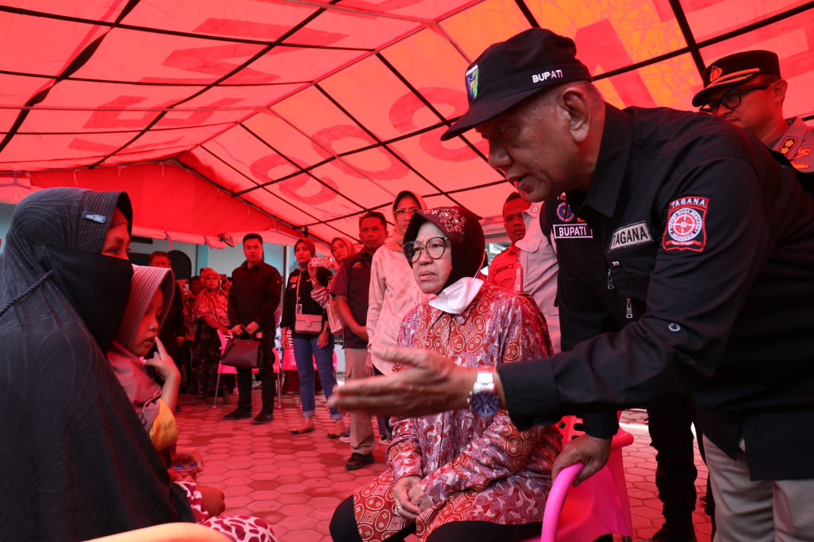 Kemensos Salurkan Santunan bagi Korban Banjir di Pesisir Selatan