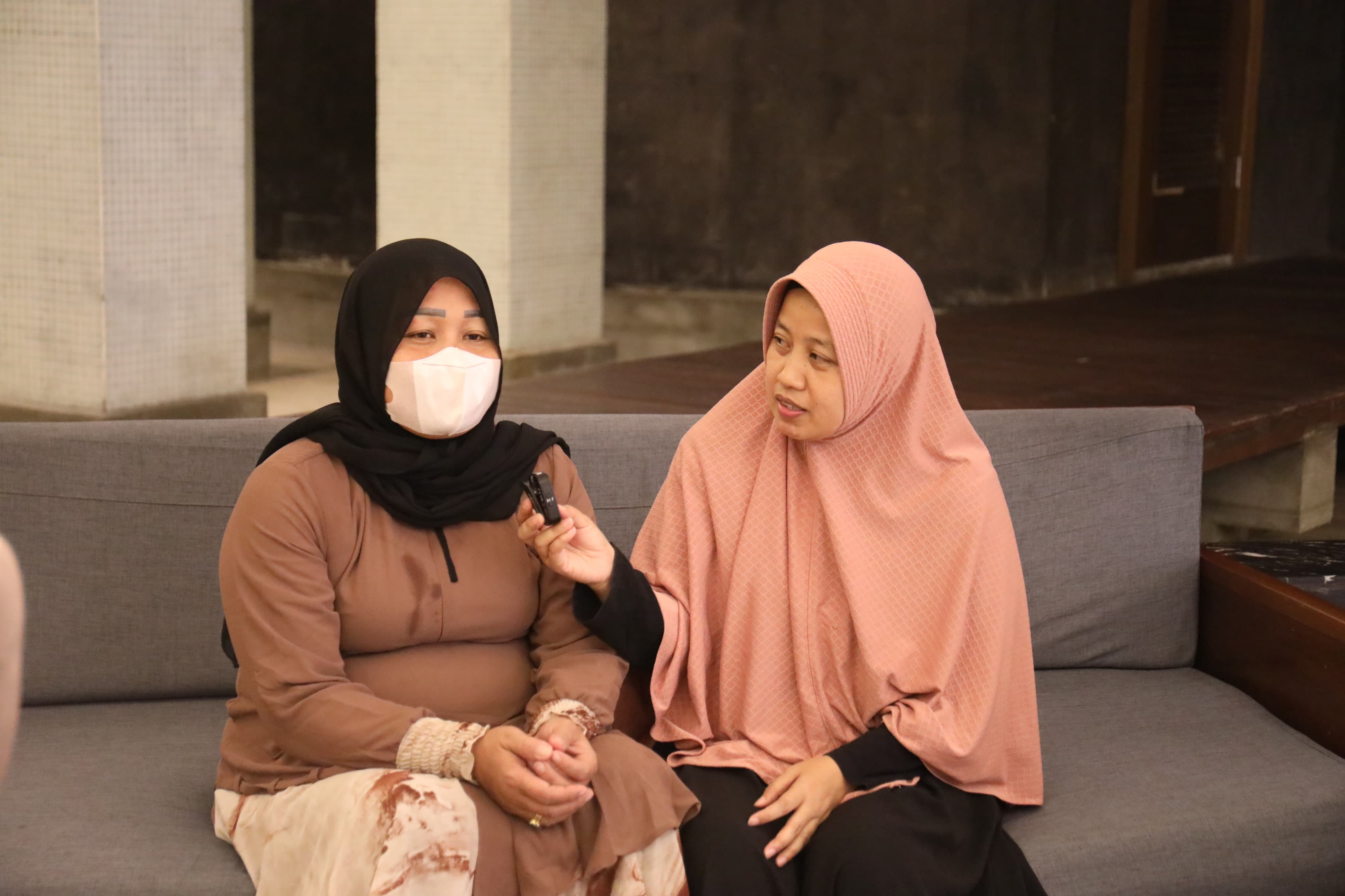 Social Affairs Minister Risma Meets and Helps Victims of Stepfather's Rape in Makassar