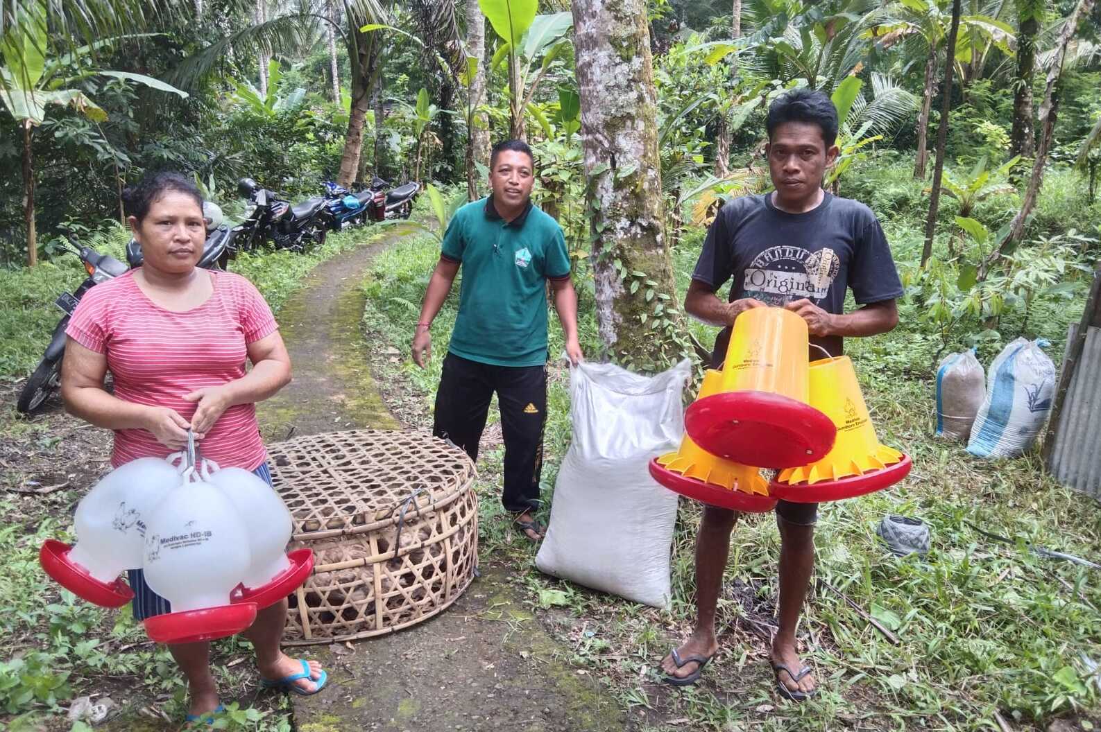 Kemensos Beri Bantuan Ternak Bebek untuk Topang Biaya Perawatan Dua Anak Disabilitas