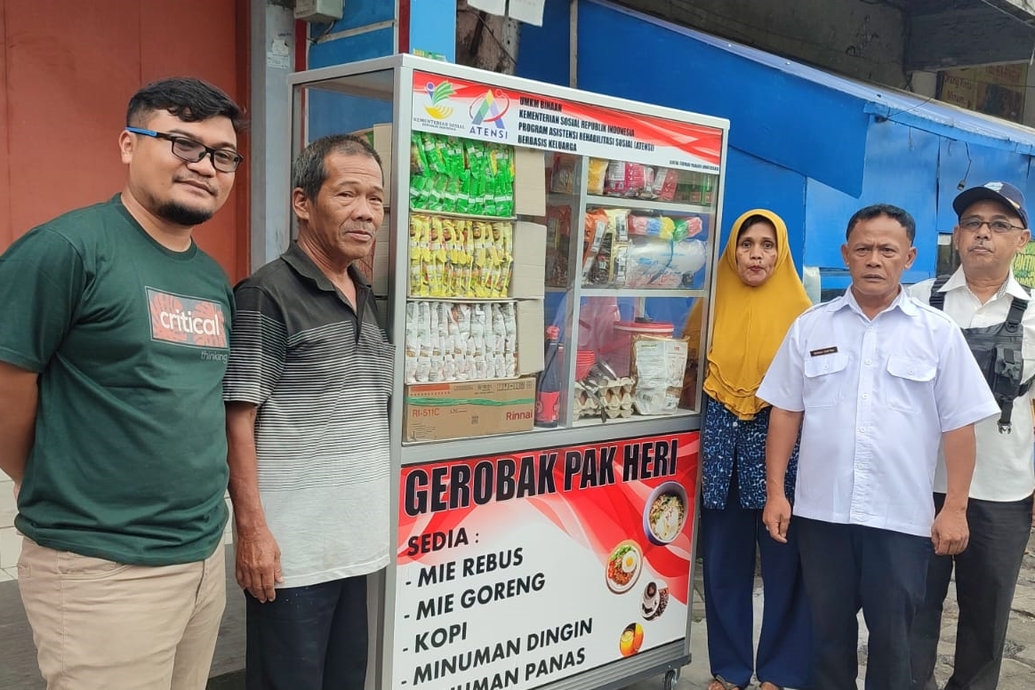 Kemensos Bantu Kakek yang Rawat Cucu Penderita Cerebral Palsy