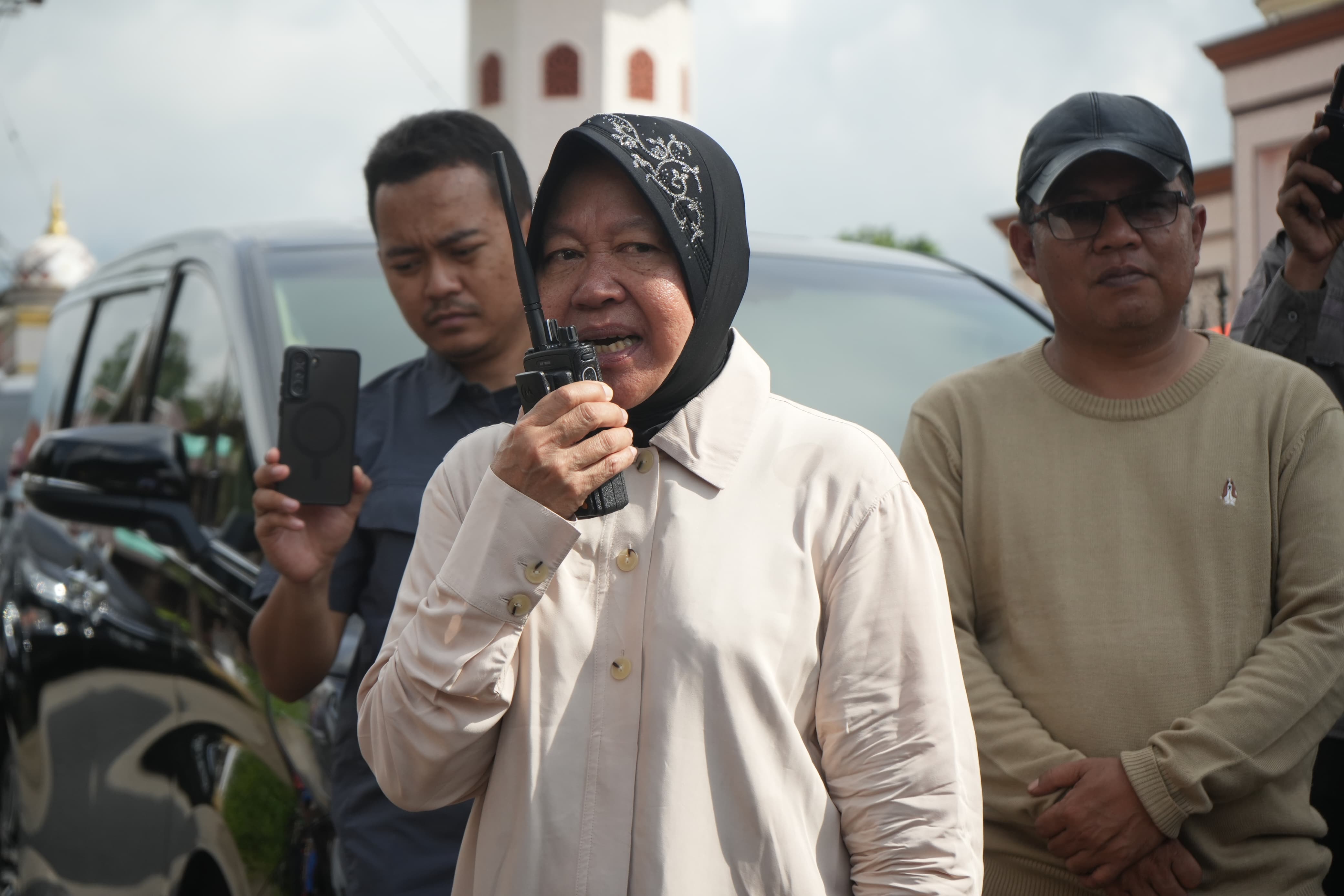 Social Affairs Minister Risma Optimizes RAPI for Disaster Management