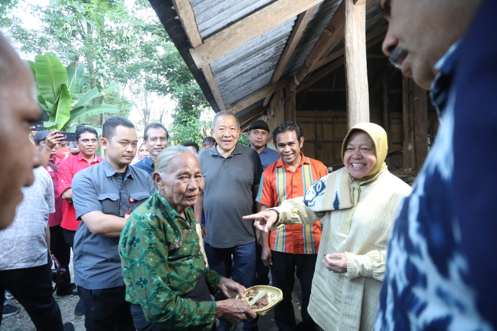 Tanggapi Keluhan Warga, Mensos Risma Gunakan Teknologi dalam Pencarian Air Bersih