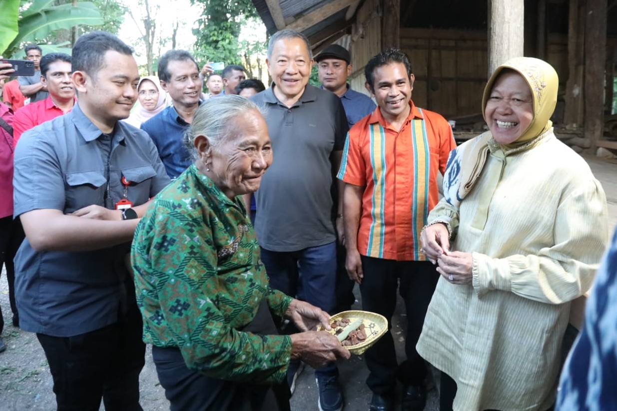 Mensos Risma Tinjau Lokasi RST dan Serahkan Bantuan bagi Penderita Kusta