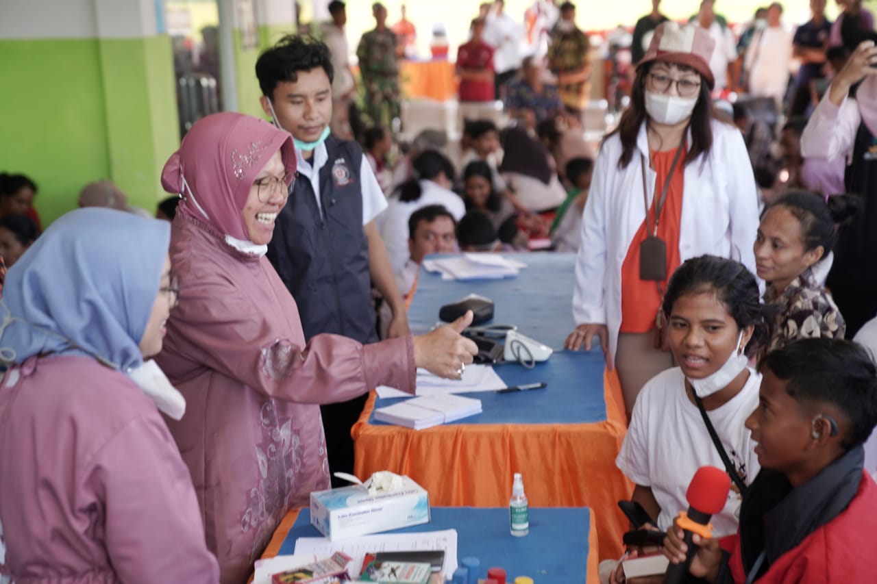 Baksos di Sumba Timur, Mensos Risma Dorong Masyarakat dan Pendamping Tingkatkan Kepedulian