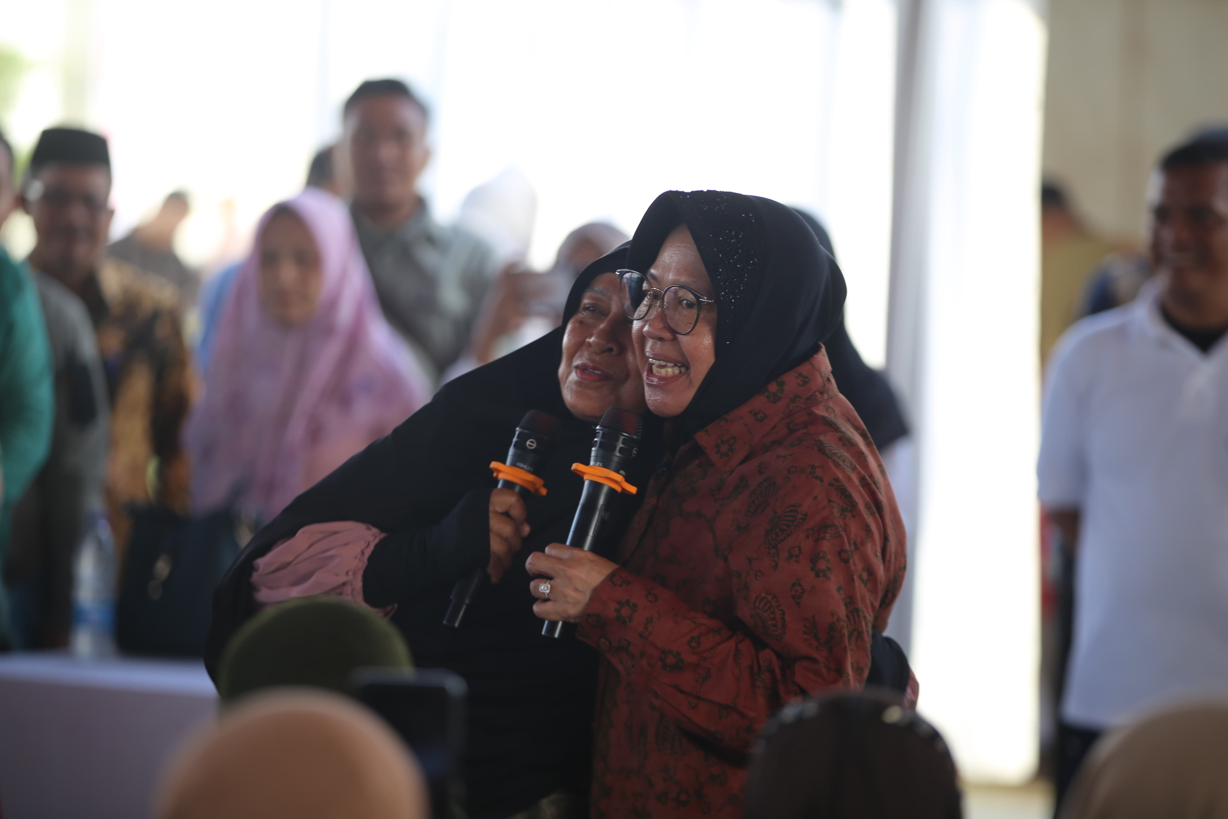 Minister Risma Listens to Elders' Concerns at Lhoksukon Elderly Park