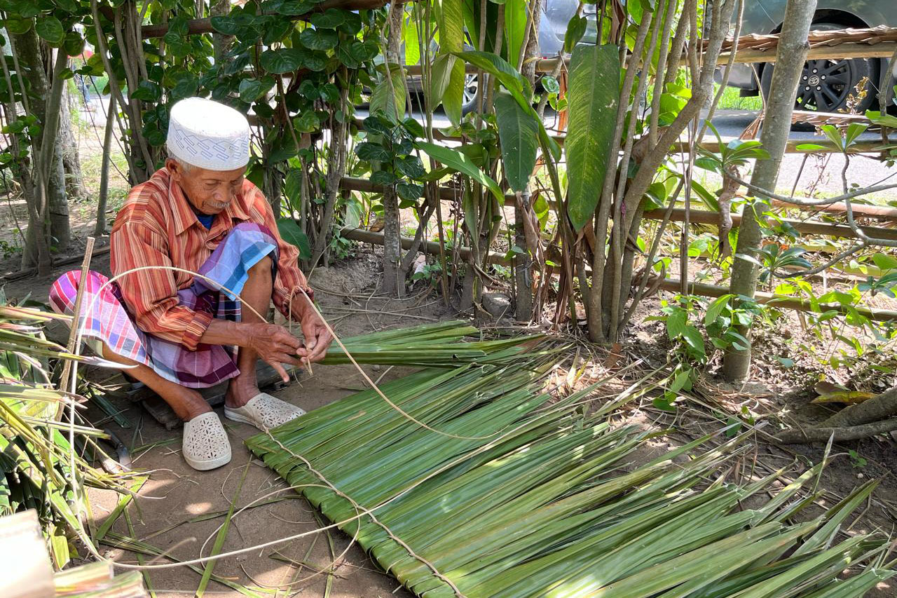 Berkat Bantuan Kemensos, Kakek Abdullah Makin Mandiri