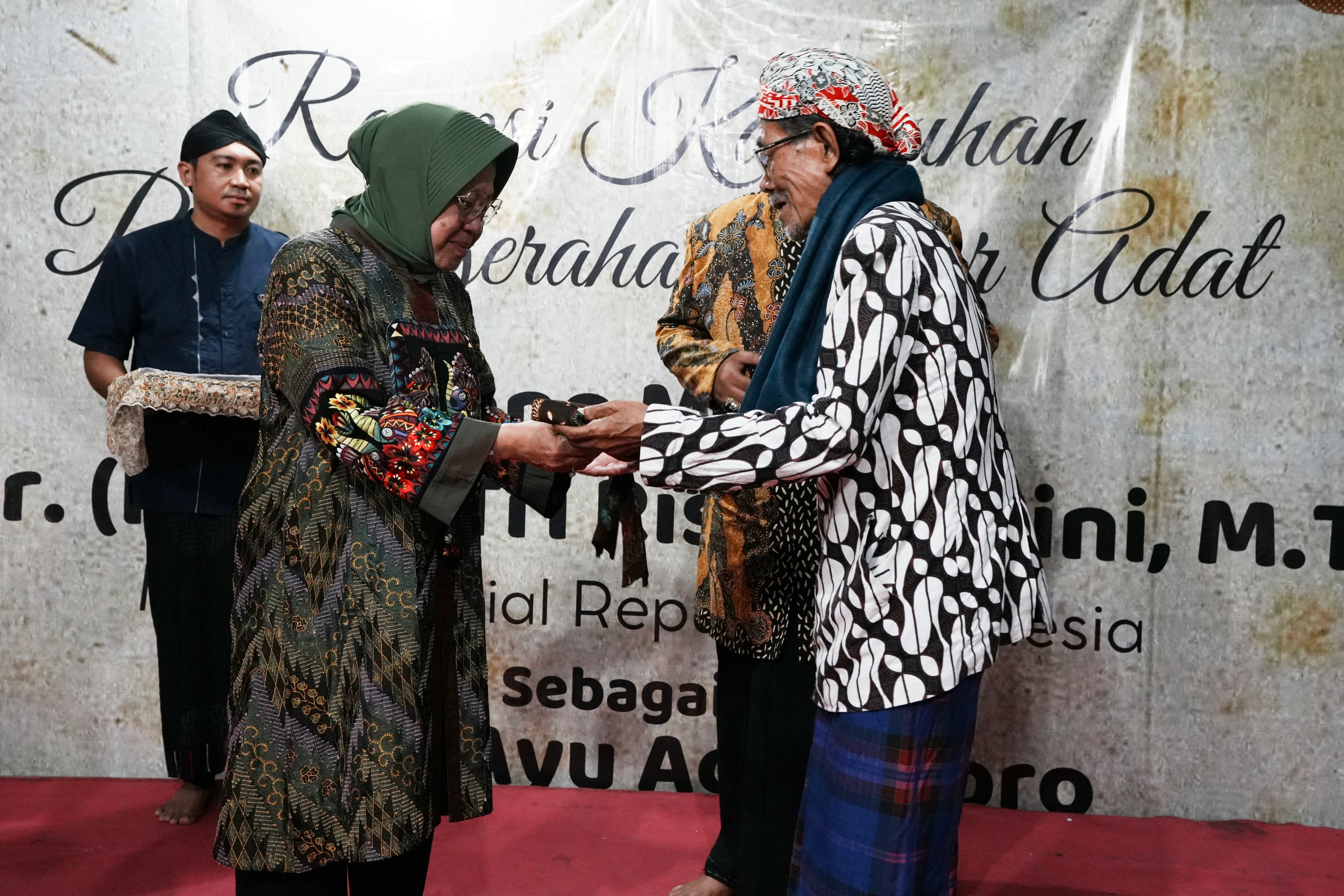 Social Affairs Minister Risma hopes that Young Generation can Emulate the Ancestral Spirit of "Perdikan" Land