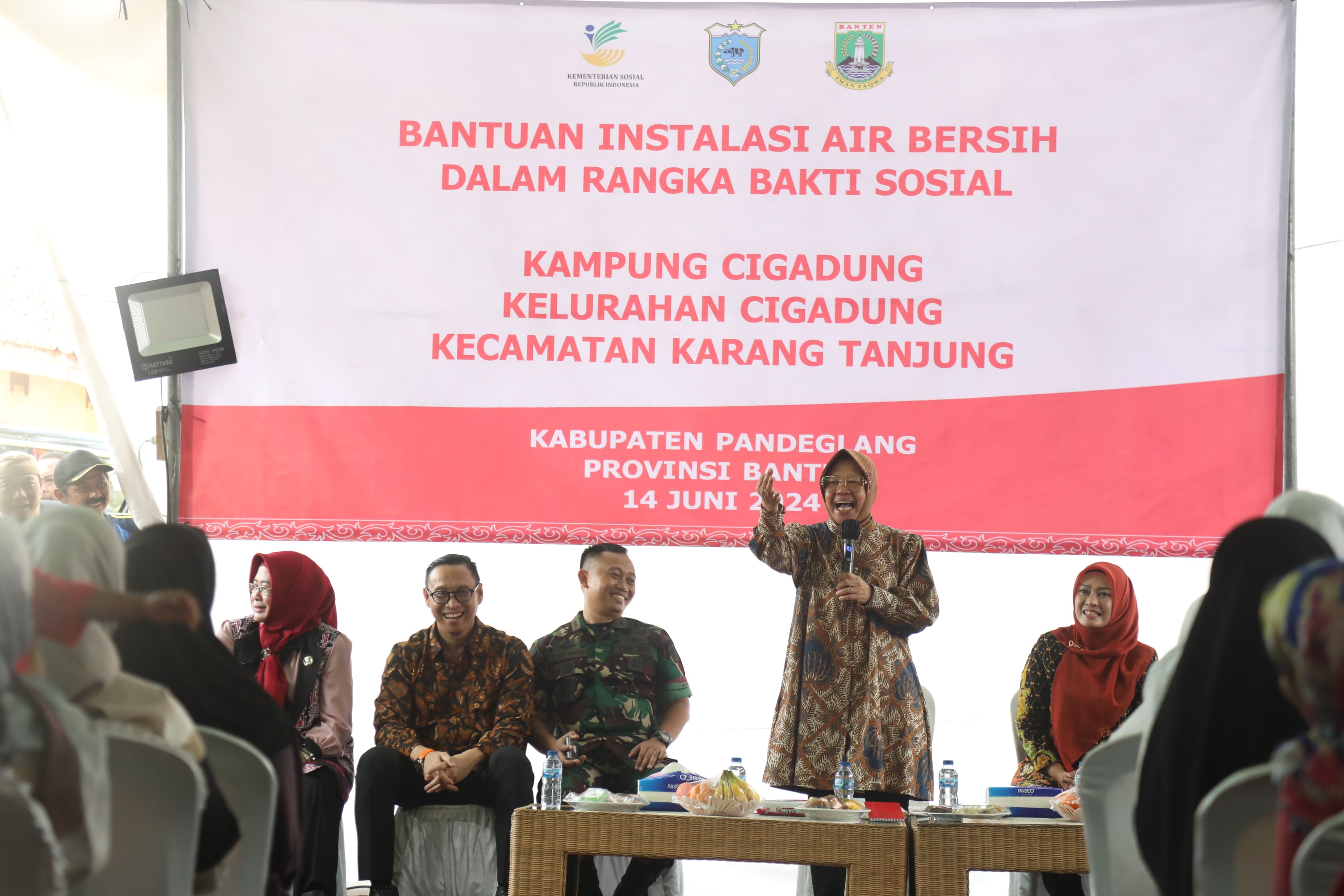 Social Affairs Minister Risma Builds Clean Water Treatment Plant in Pandeglang