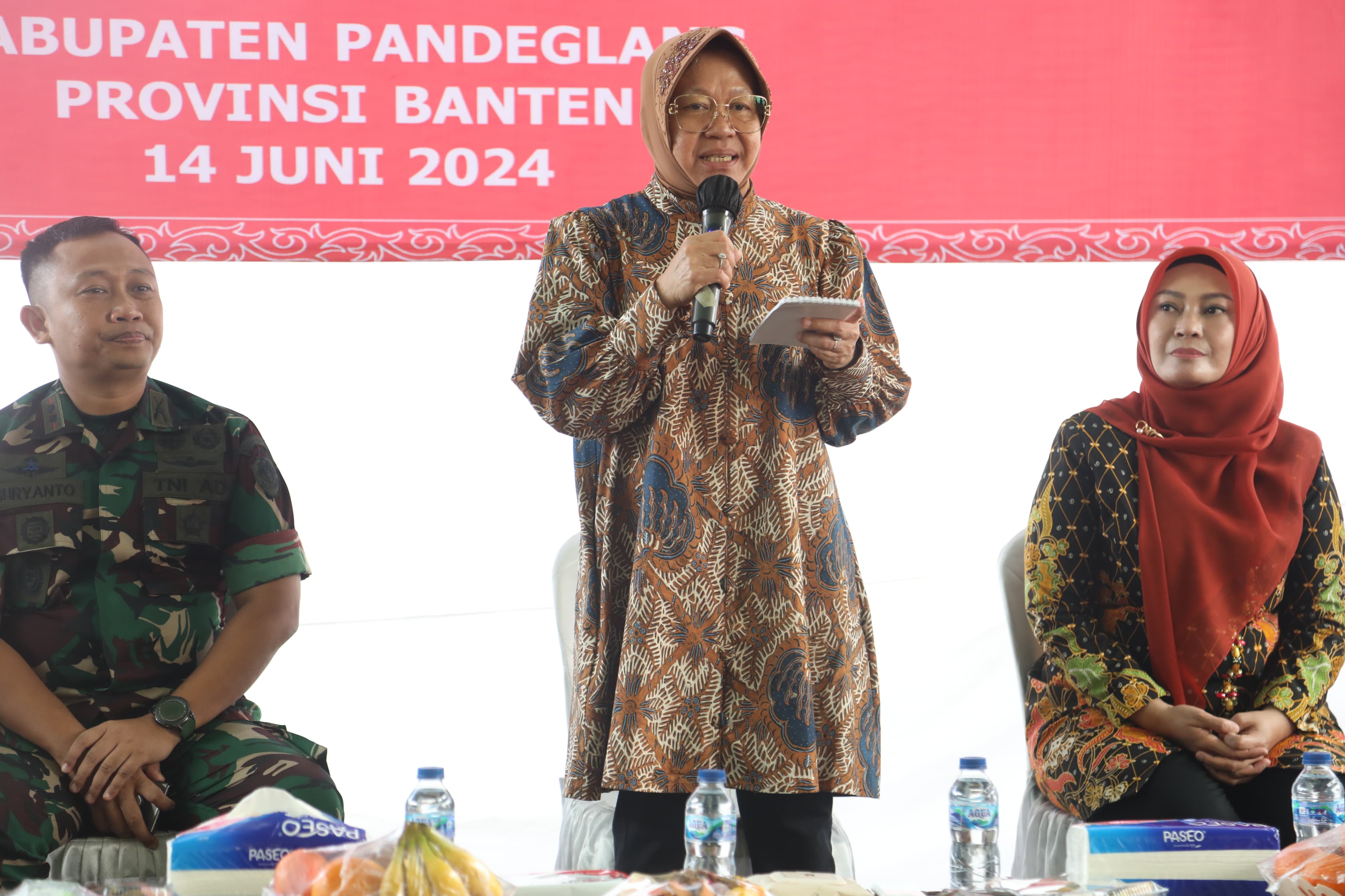 Minister of Social Affairs Risma Inspects Clean Water Locations in Pandeglang