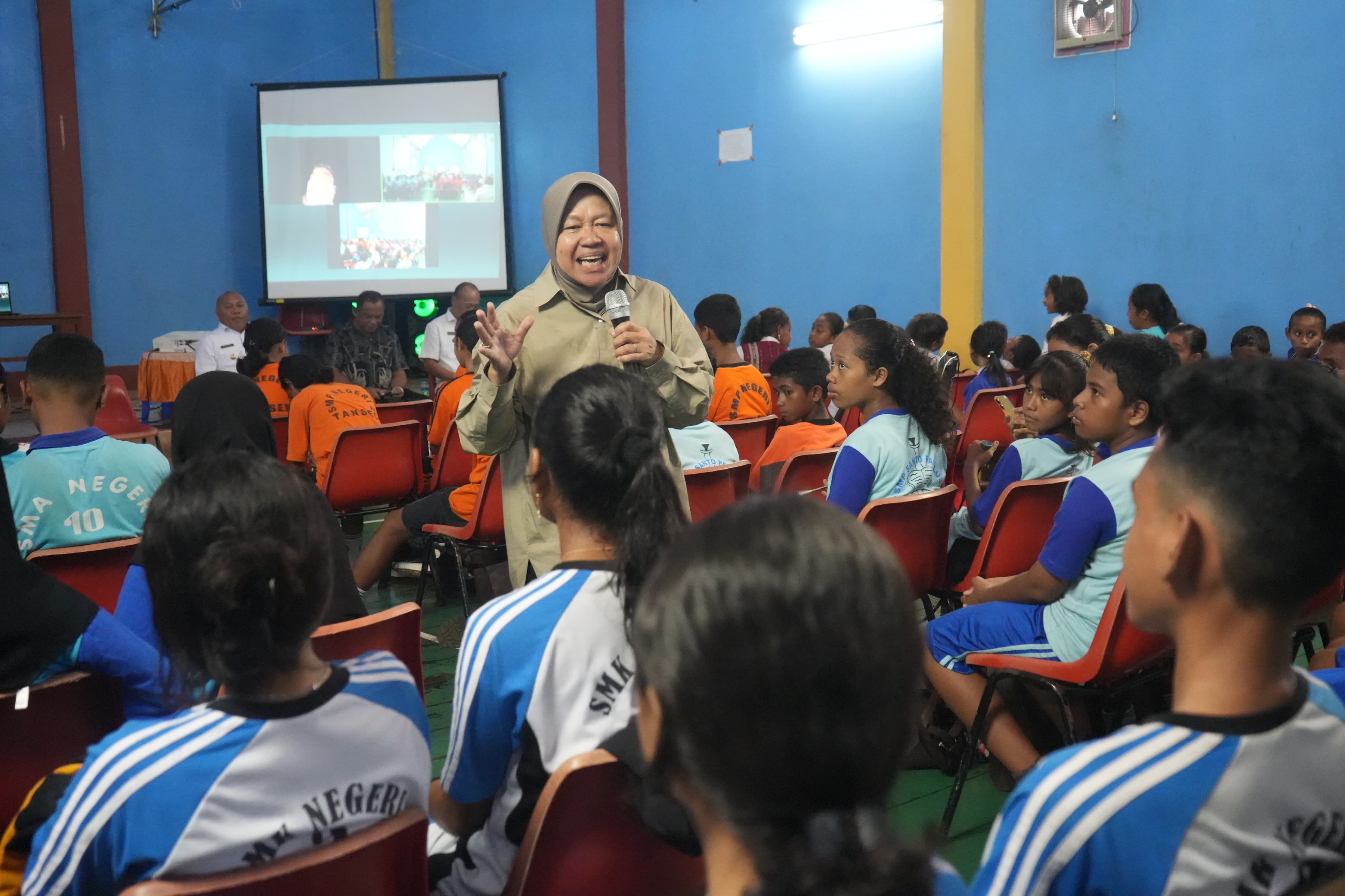 In Tanimbar, Social Affairs Minister Risma Assures All Children Can Achieve Success