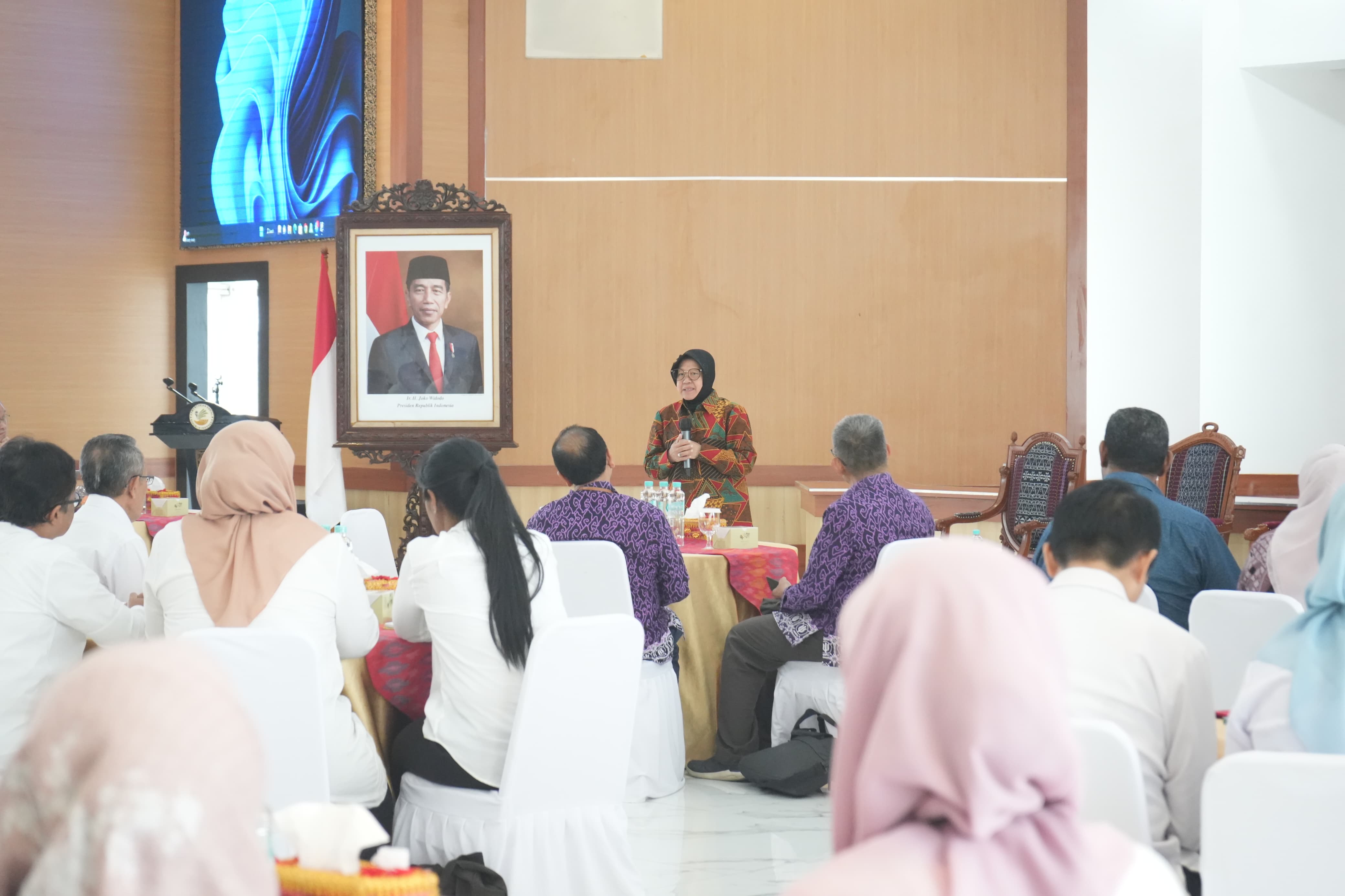 Minister Risma Prioritizes HRD in Social Conflict Resolution