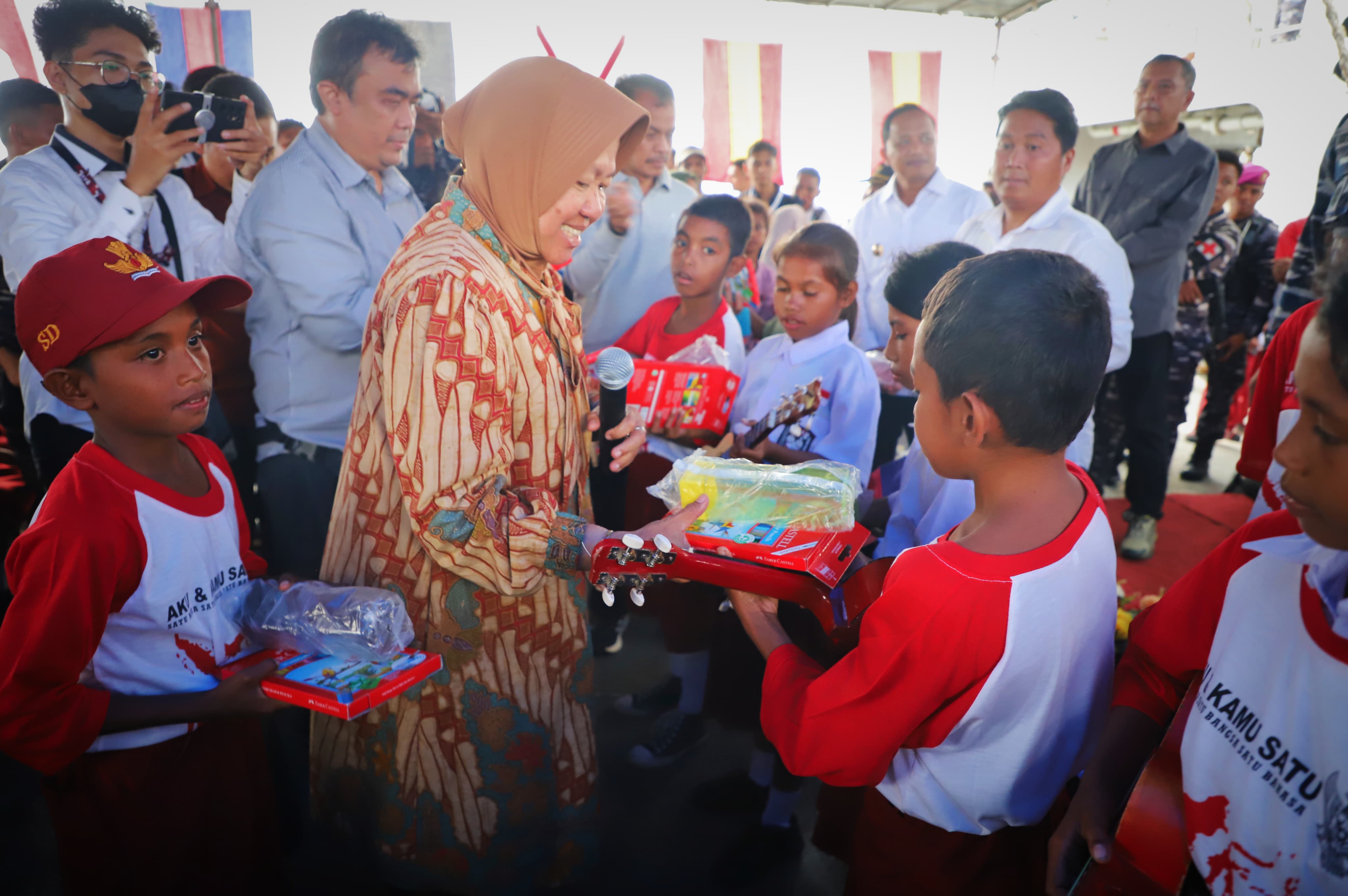 Issues of Empowerment and Sustainability are Minister of Social Affairs Risma's Concern on Kei Besar Island