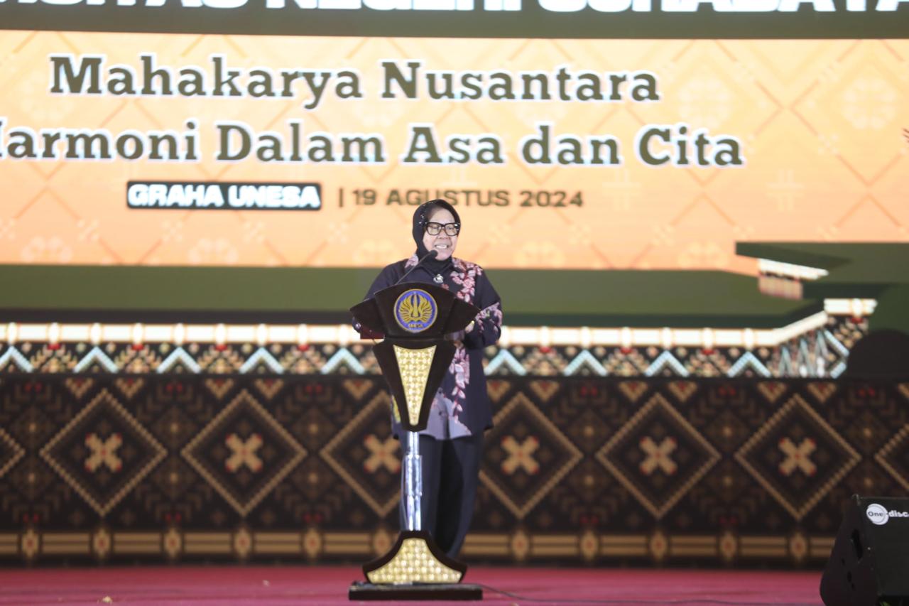 Mensos Risma dalam PKKMB Unesa