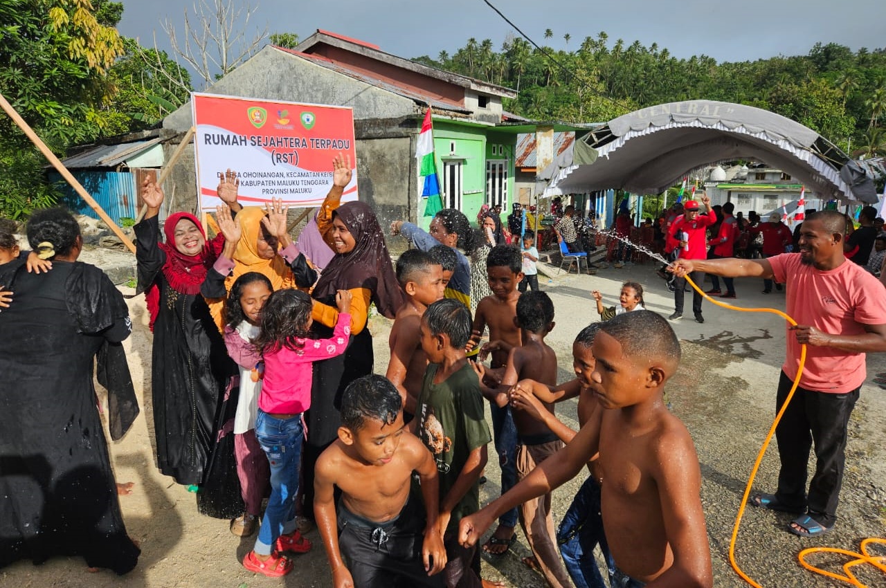 Minister Risma Provides Clean Water Installation in Kei Besar Amid Water Crisis