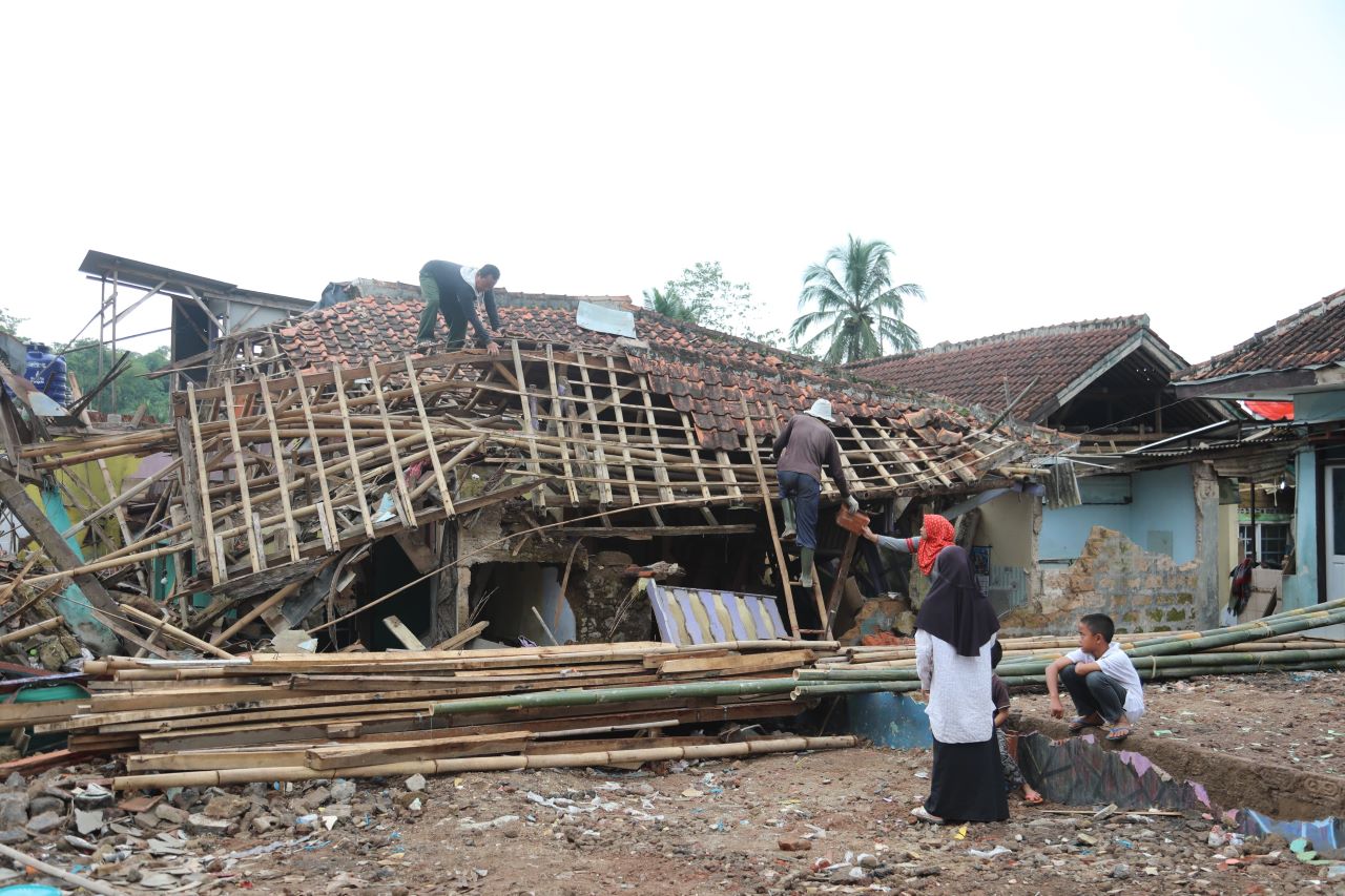 Social Affairs Minister Saifullah Yusuf Orders Immediate Response for Morotai Earthquake Victims