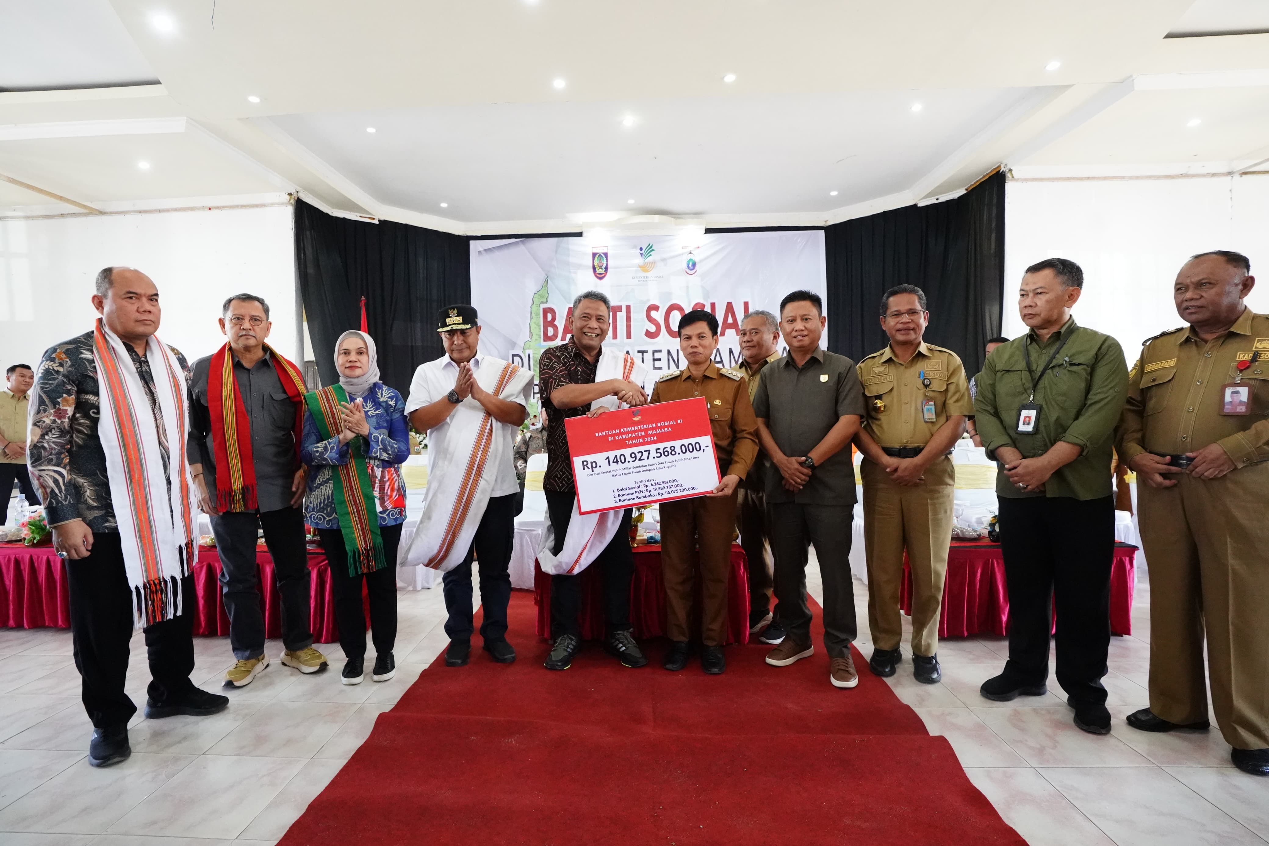 Acara Puncak Bakti Sosial di Mamasa