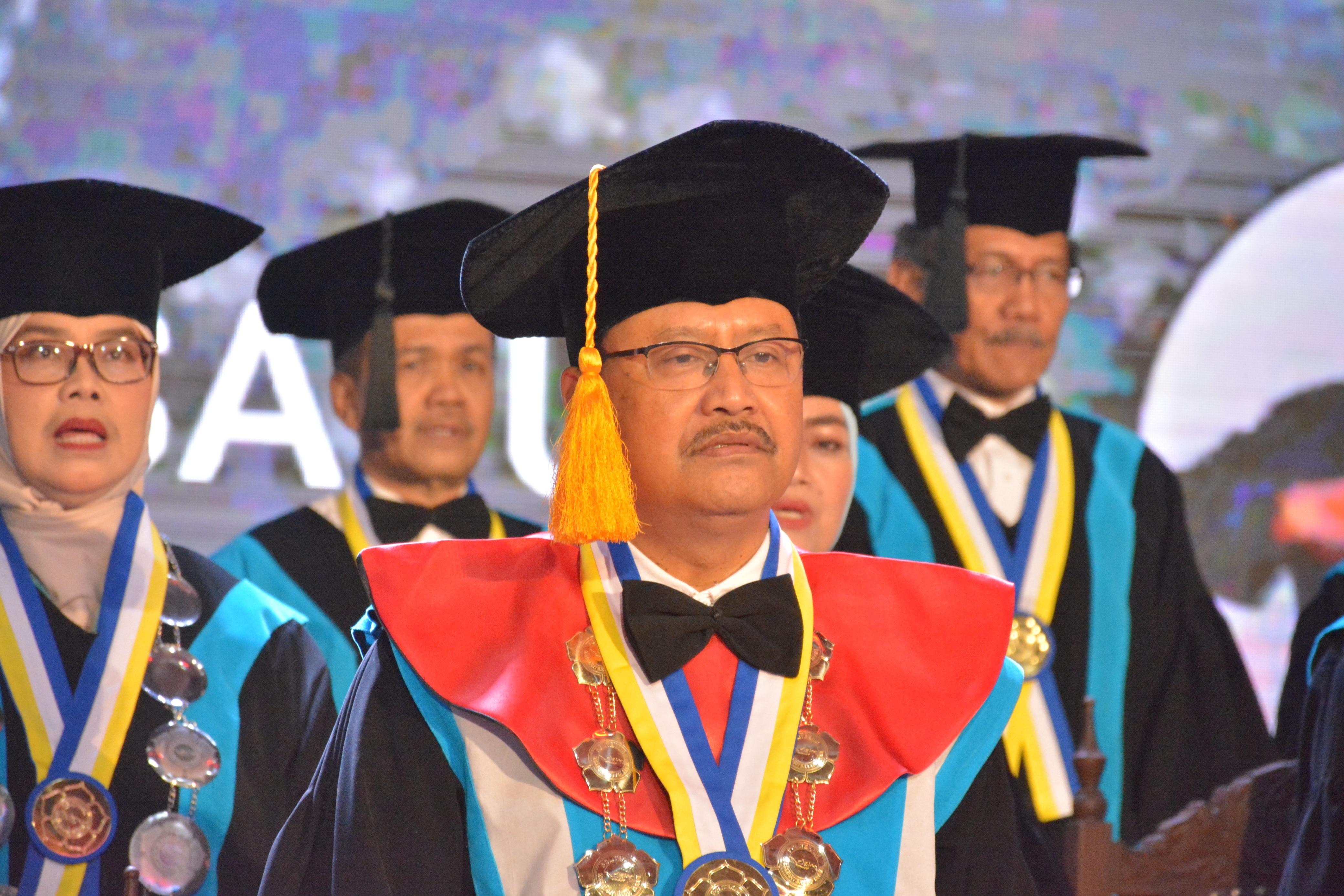 Menteri Sosial Saifullah Yusuf Hadiri Wisuda Politeknik Kesejahteraan Sosial Bandung 2024