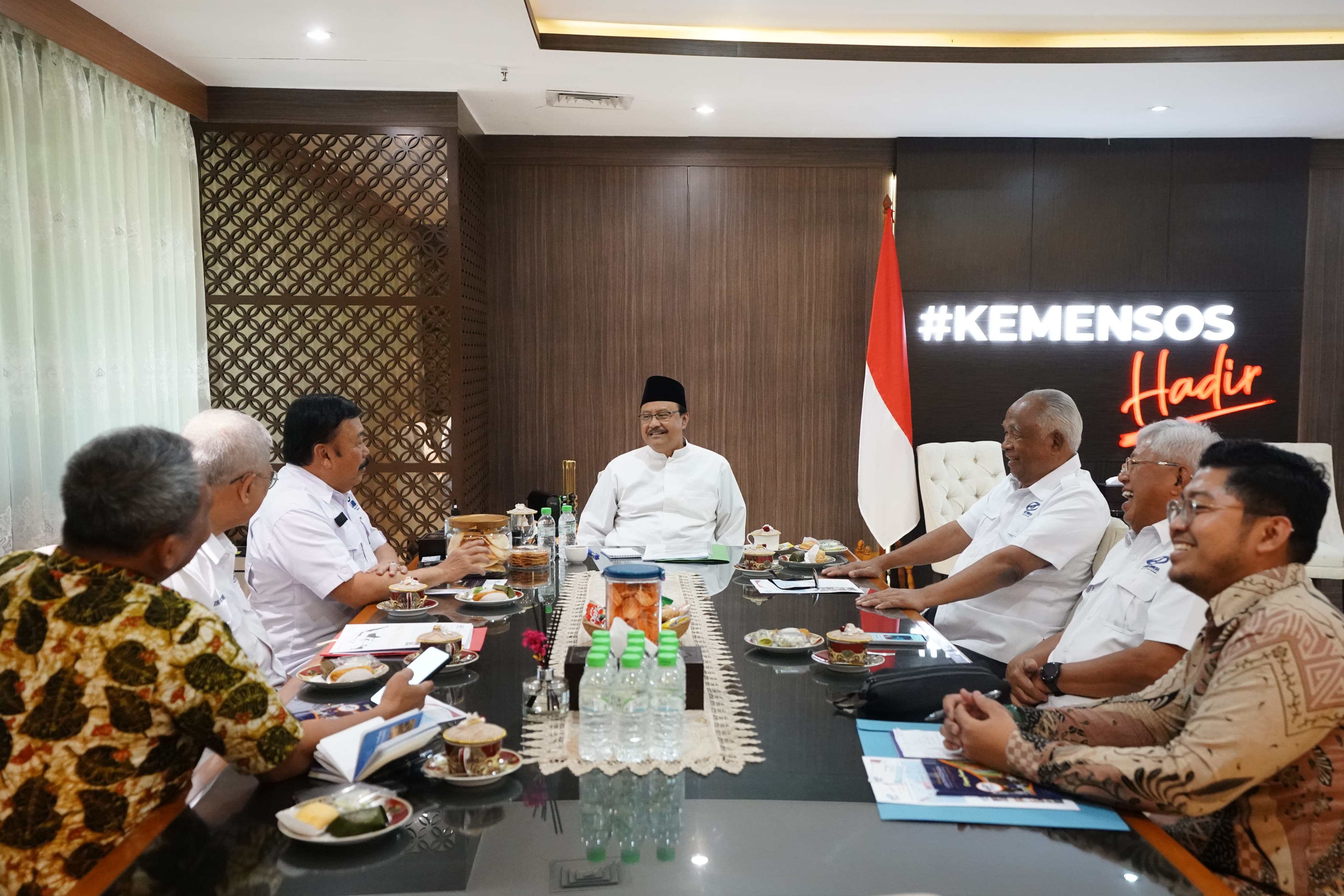 Social Affairs Minister Discusses Active Elderly Initiatives with Lantip Indonesia