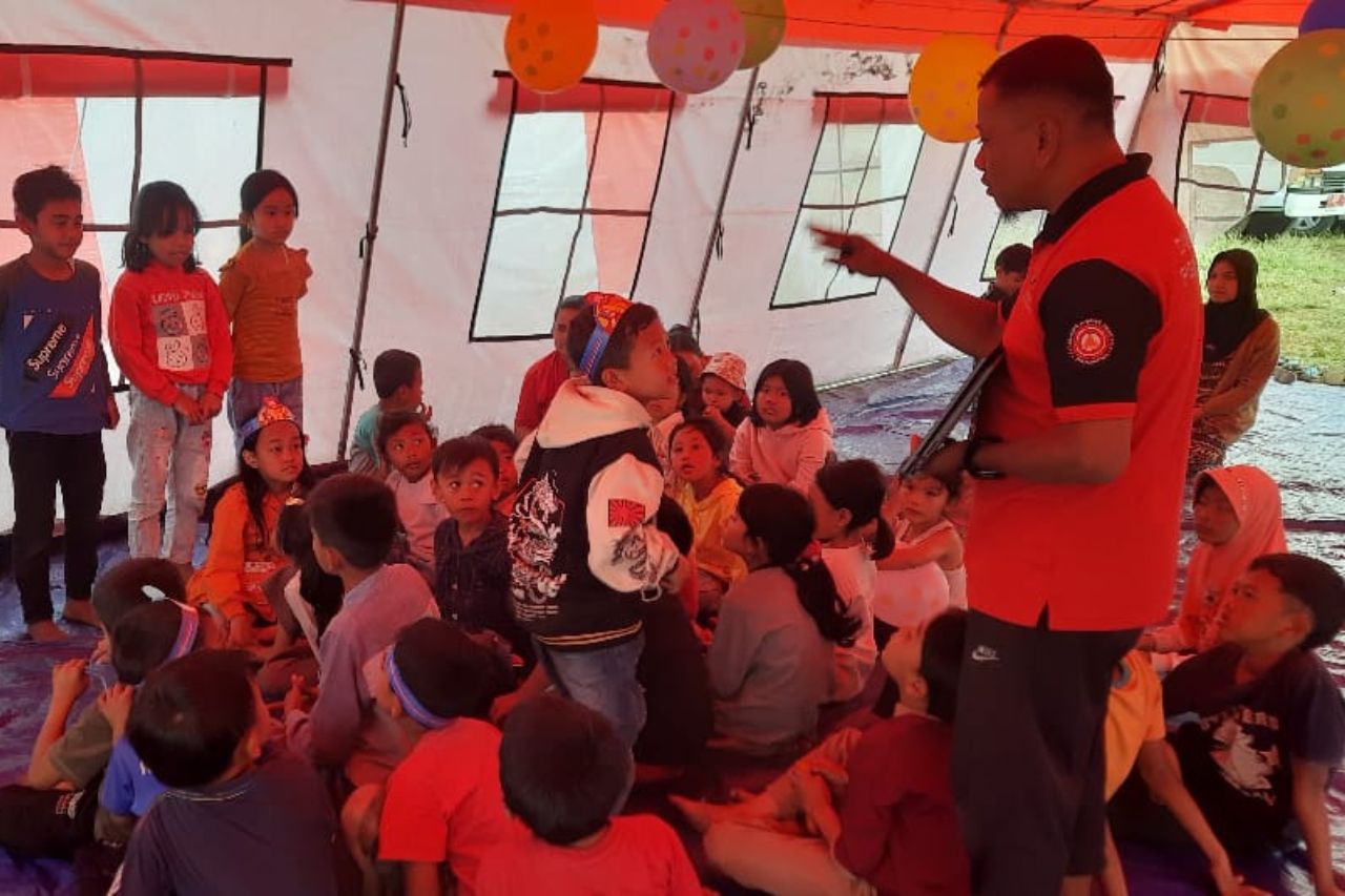 Earthquake Victim Children Taught Disaster Mitigation with Local Wisdom