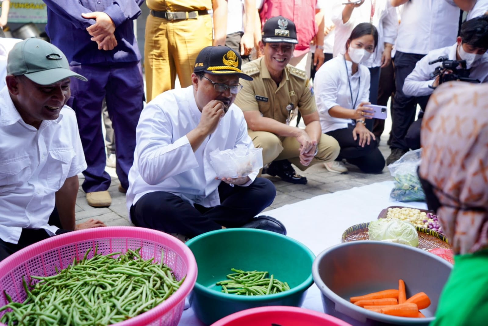 Reviewing Pokmas in Ciracas, Gus Ipul Tasted Meal Package for Elderly and Person with Disability