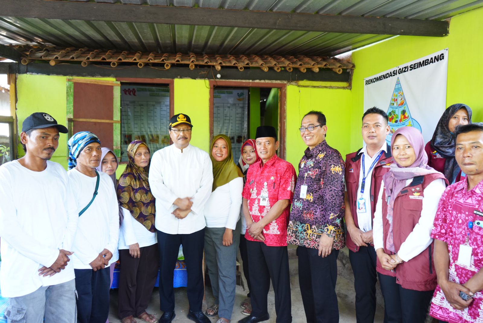 Ensuring Nutritious Meal Program for Elderly is Right on Target, Social Affairs Minister Visits Semarang