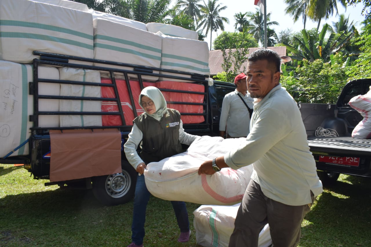 Kemensos Berikan Bantuan kepada Korban Banjir di Kabupaten Bengkulu Selatan