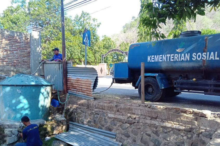 Tagana Assists with Clean Water Distribution in East Lombok