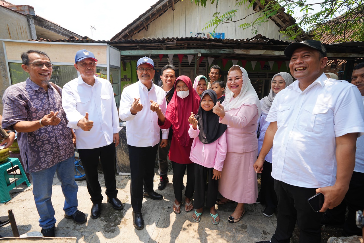 Pesan Gus Ipul pada Penerima YAPI: Jangan Putus Sekolah