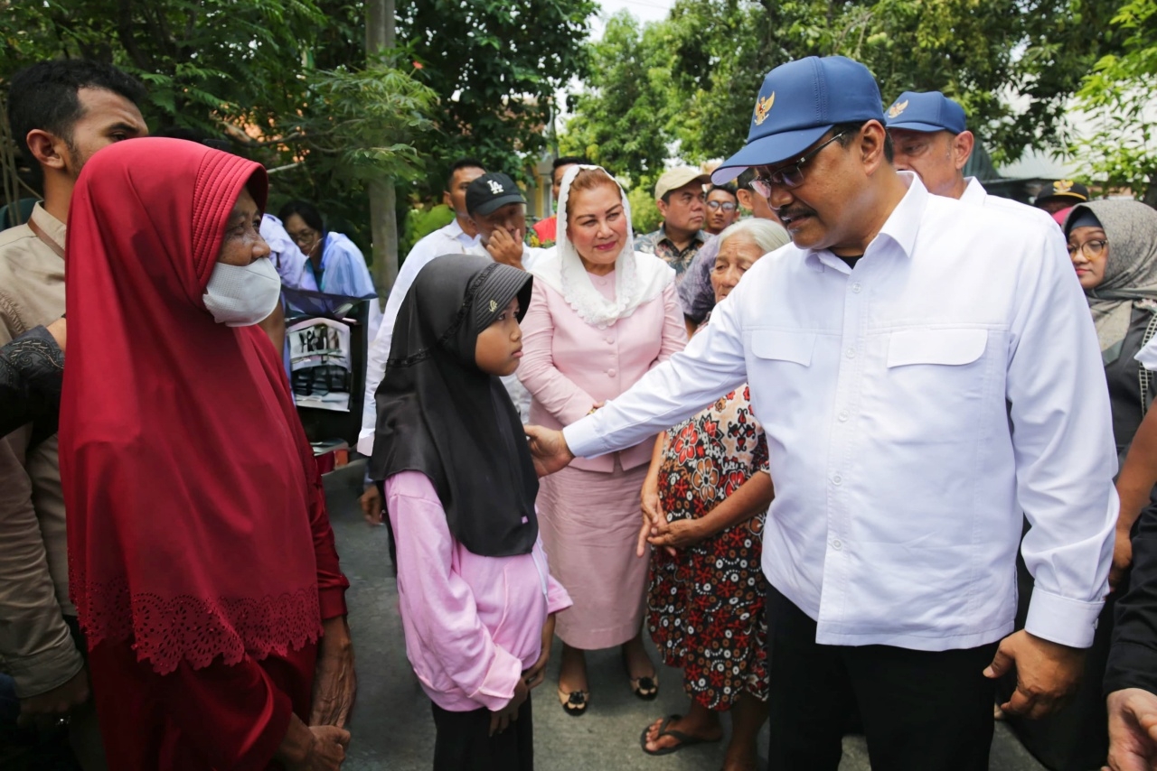 Gus Ipul Memberi Pesan kepada Penerima Bantuan YAPI: Jangan Putus Sekolah