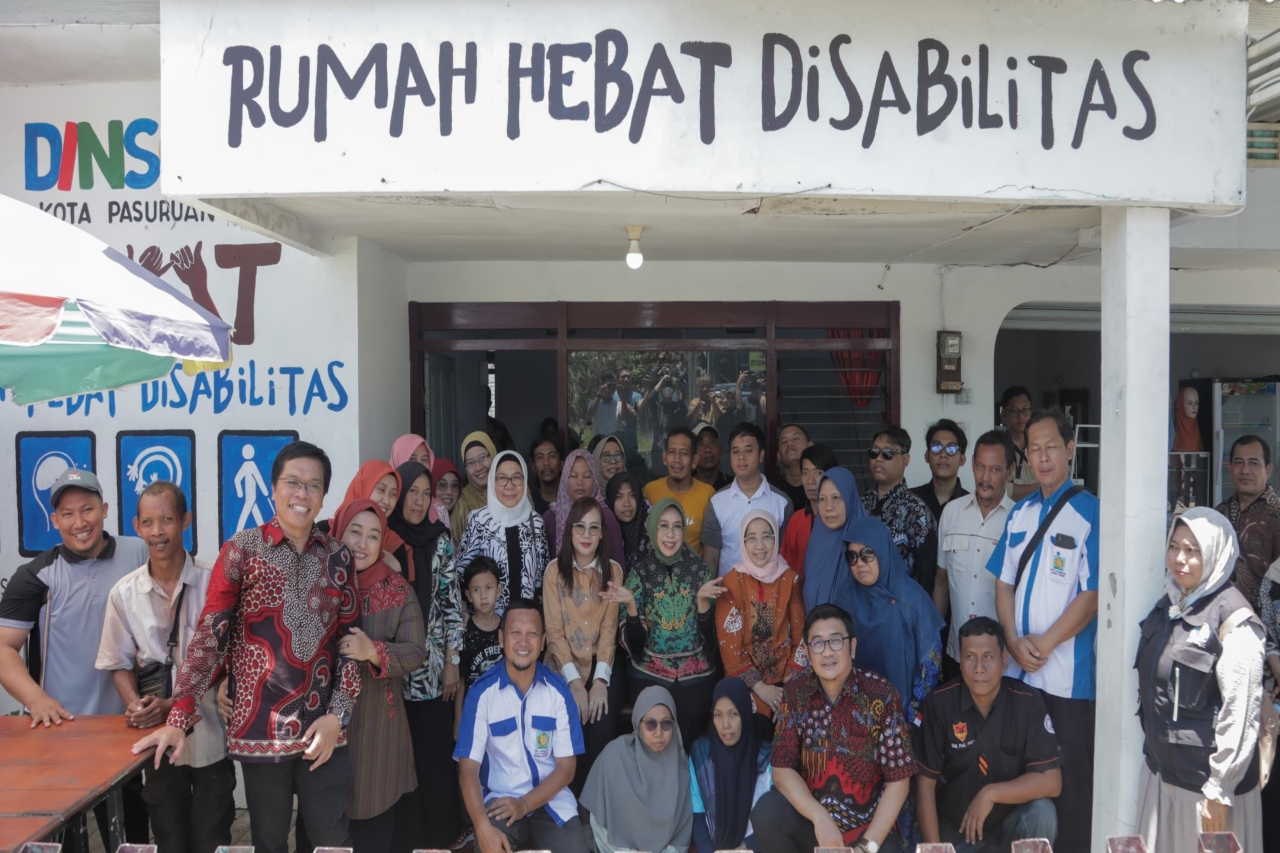 Kunjungi Rumah Hebat Disabilitas Pasuruan, Penasihat DWP Kemensos Bahas Pemberdayaan dan Serahkan Bantuan