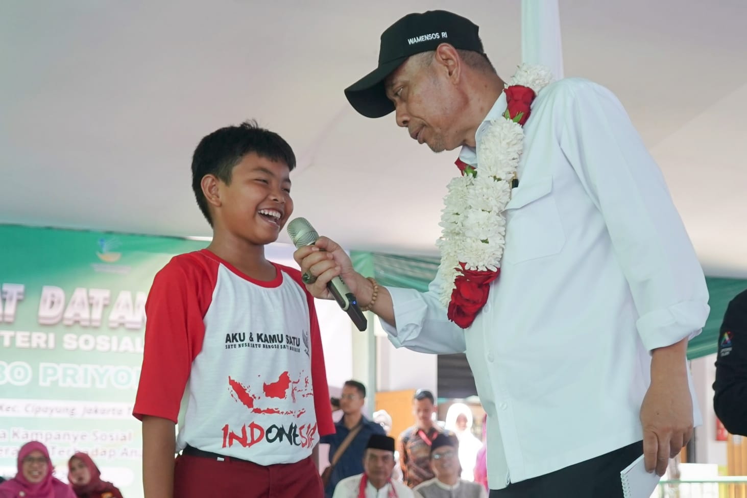 Vice Minister of Social Affairs Motivates Elementary School Students in Bambu Apus