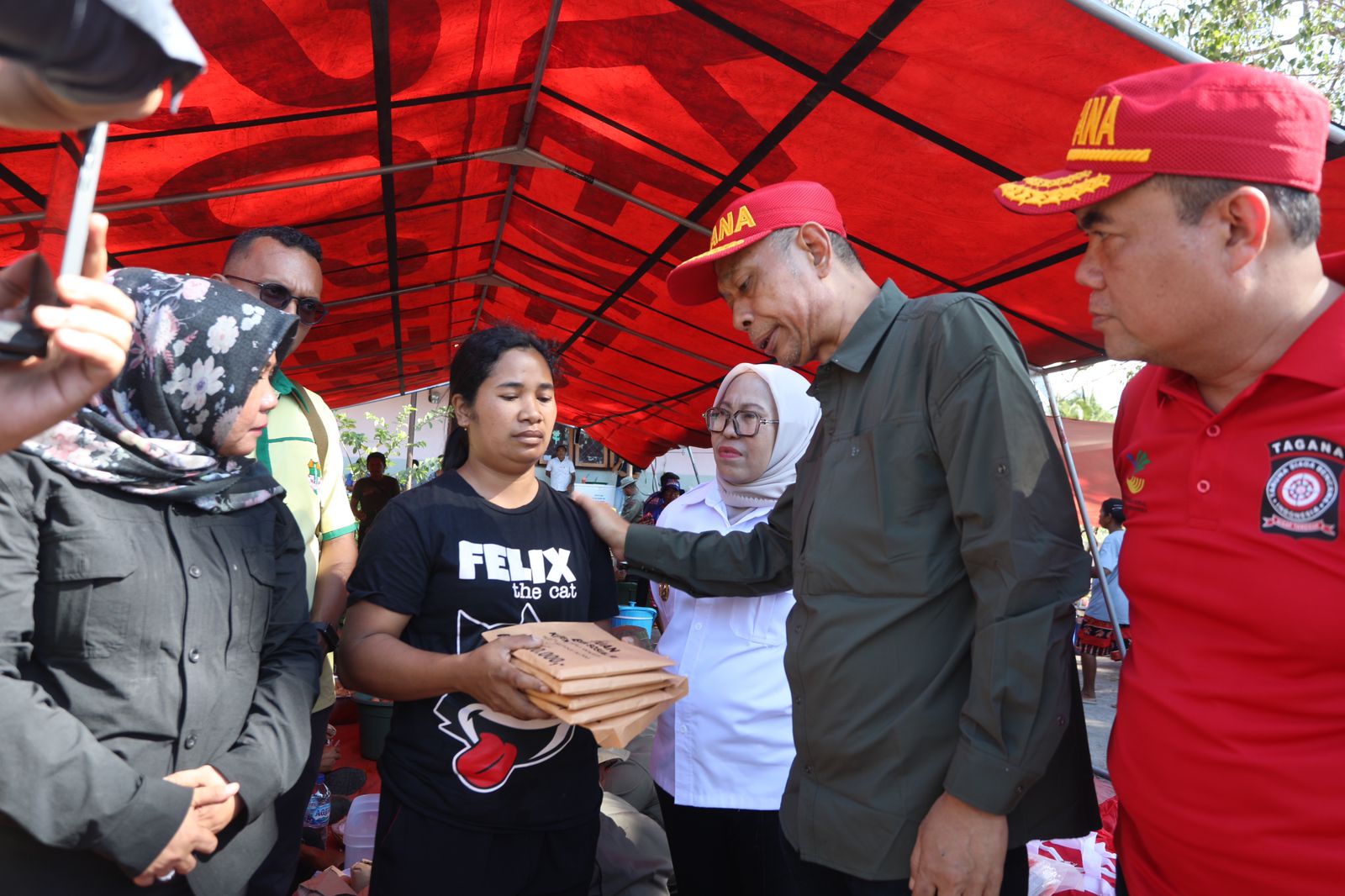 Wakil Menteri Sosial Salurkan Santunan untuk Ahli Waris Korban Erupsi Gunung Lewotobi