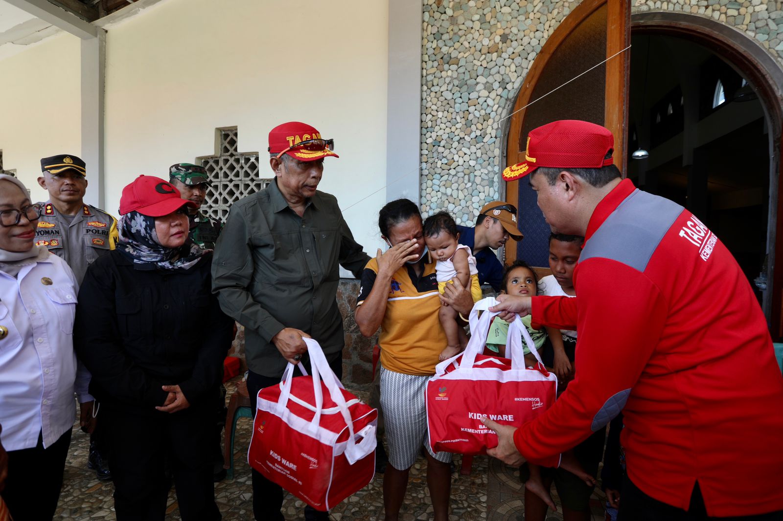 Kemensos Cepat Tanggap Tangani Penyintas Erupsi Gunung Lewotobi Laki-Laki