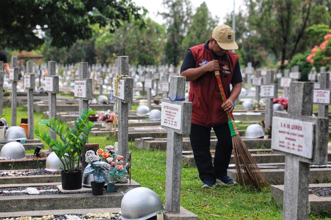 MoSA Community Service: Caring for Heroes' Graves Ahead of Heroes' Day 2024