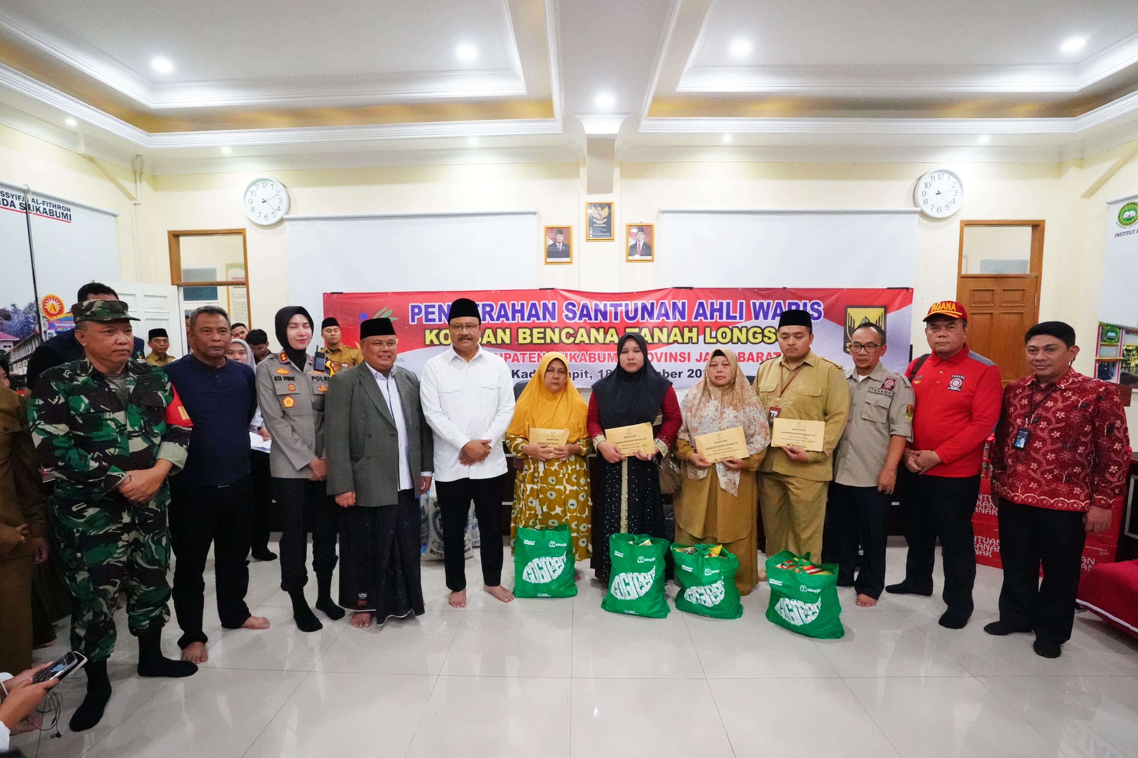 Bantuan untuk Korban Longsor di Pondok Pesantren Darussyifa Al-Fithroh