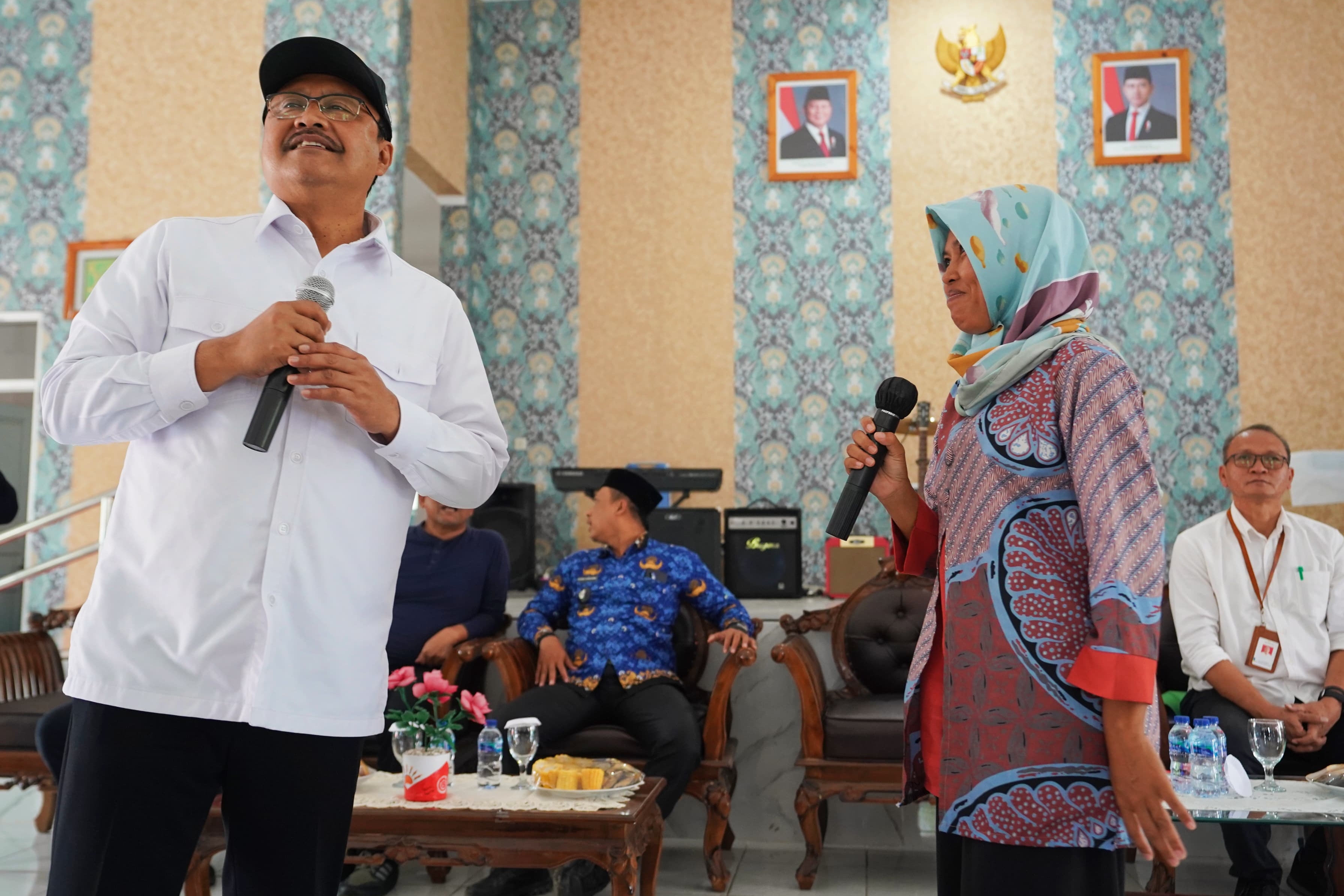 Momen Gus Mensos Berdialog dengan Penghuni Sentra Sukabumi