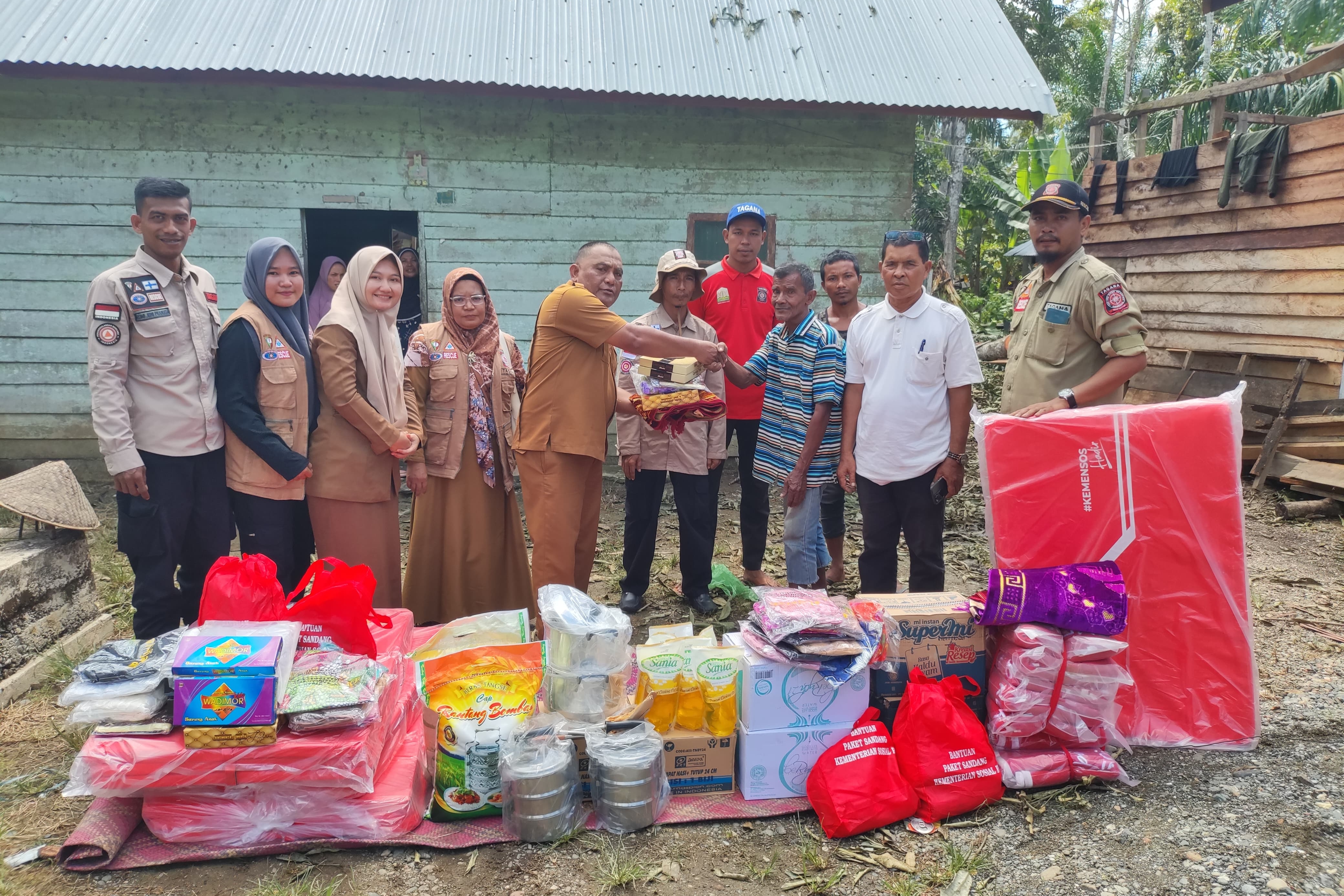 Kabupaten Aceh Barat Dilanda Banjir dan Pohon Tumbang, Kemensos Beri Bantuan