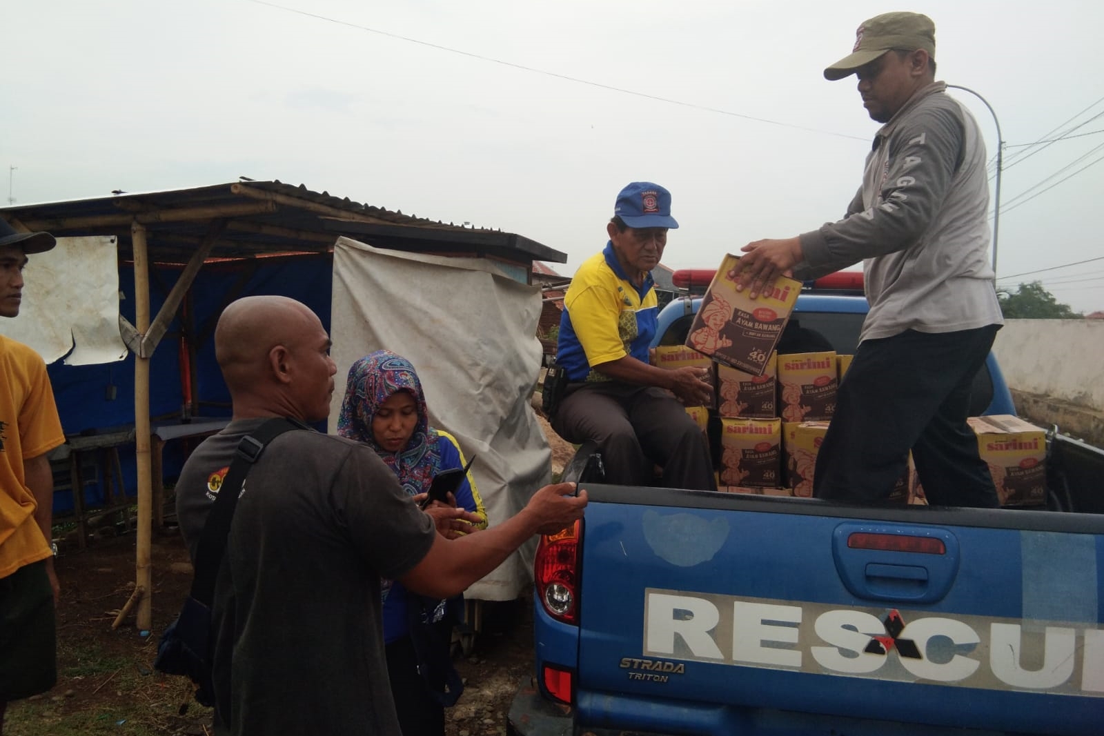 Ministry of Social Affairs Distributes Assistance for Flood Handling in Pekalongan