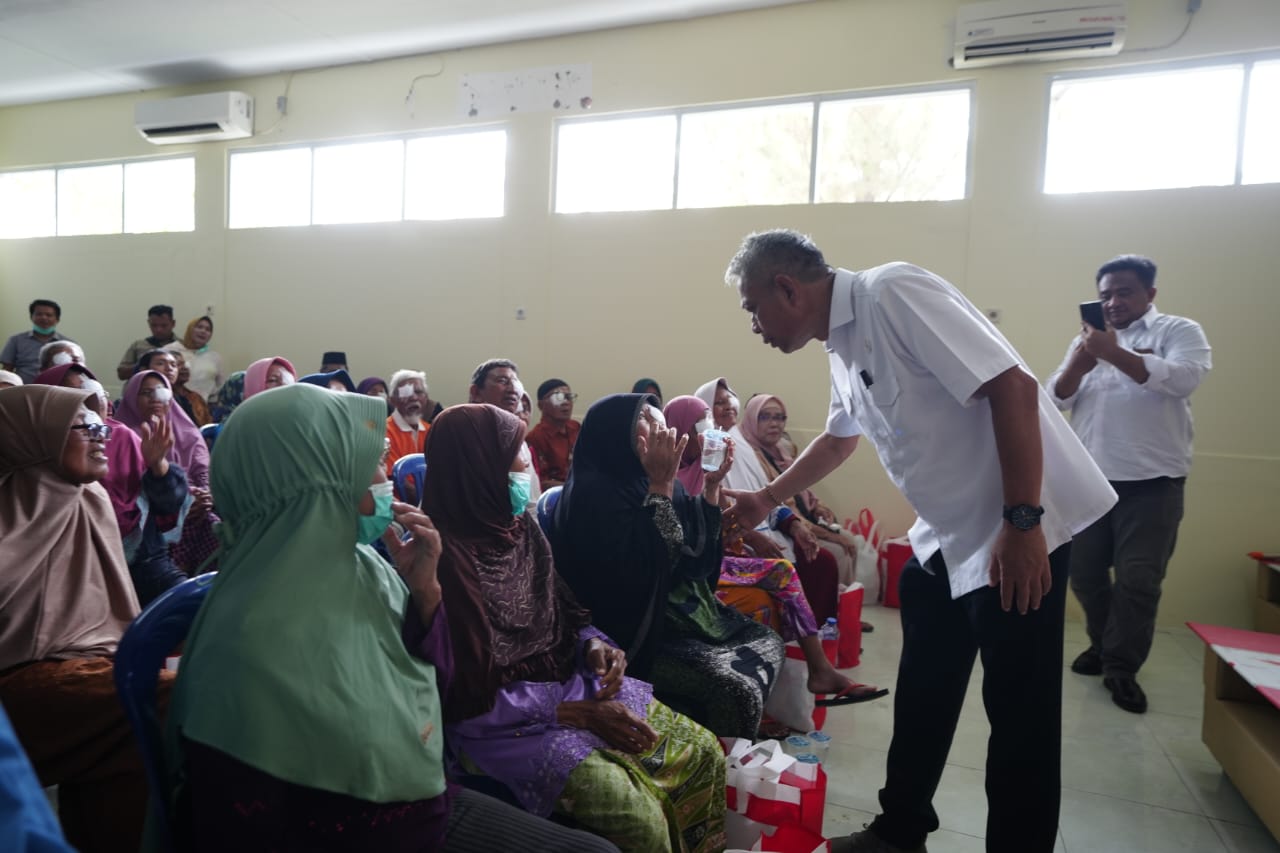 Kemensos Bantu Ratusan Warga Indramayu Bisa Melihat Kembali dengan Jelas