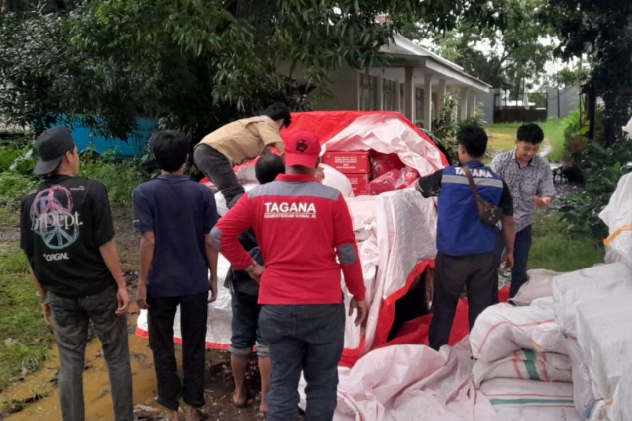 MoSA Distributes IDR 1.8 Billion in Aid to Makassar Flood Victims