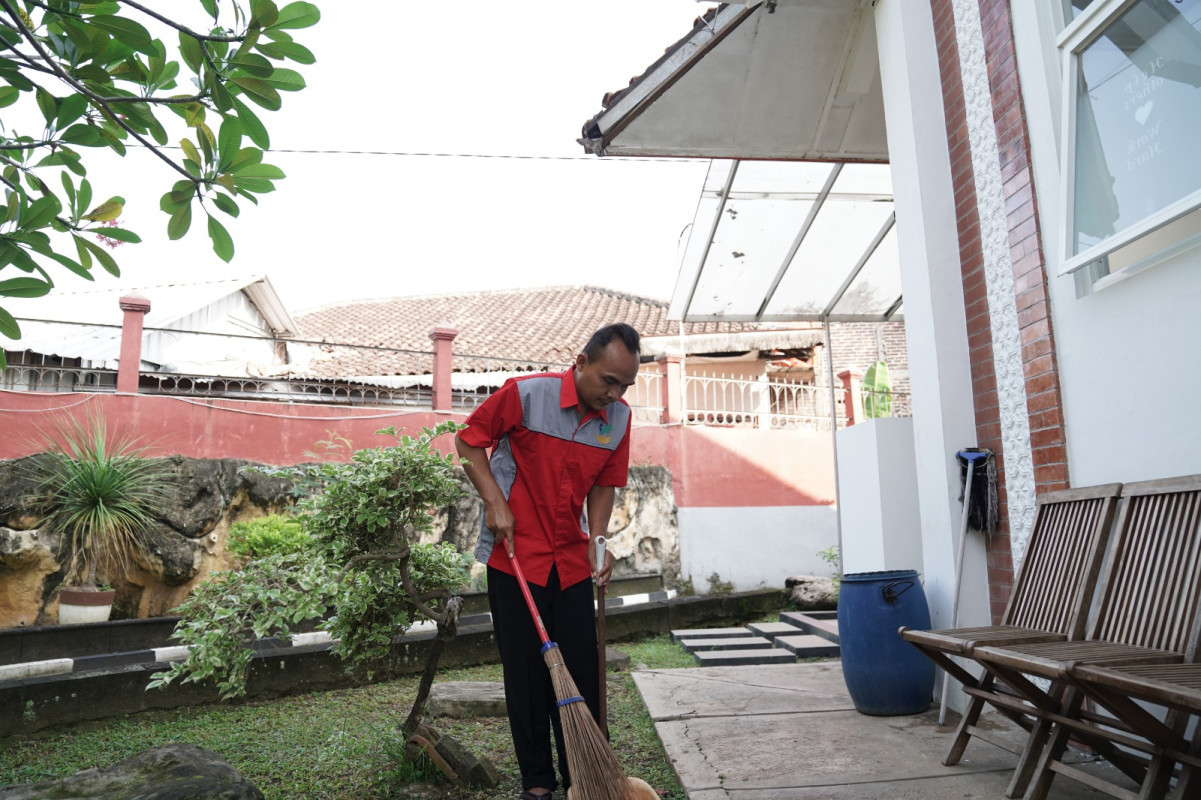 Bersih-bersih di SKA Margo Laras, Fery Menata Masa Depan