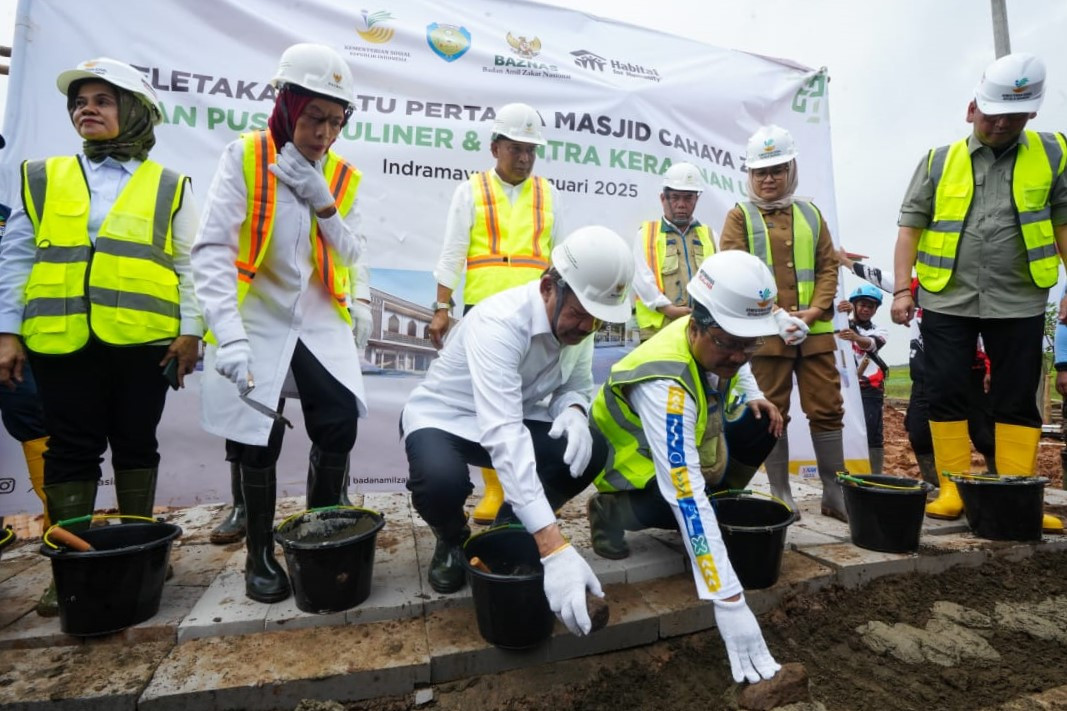 Mensos Tinjau Pembangunan  Kampung Nelayan Sejahtera Bermartabat di Indramayu