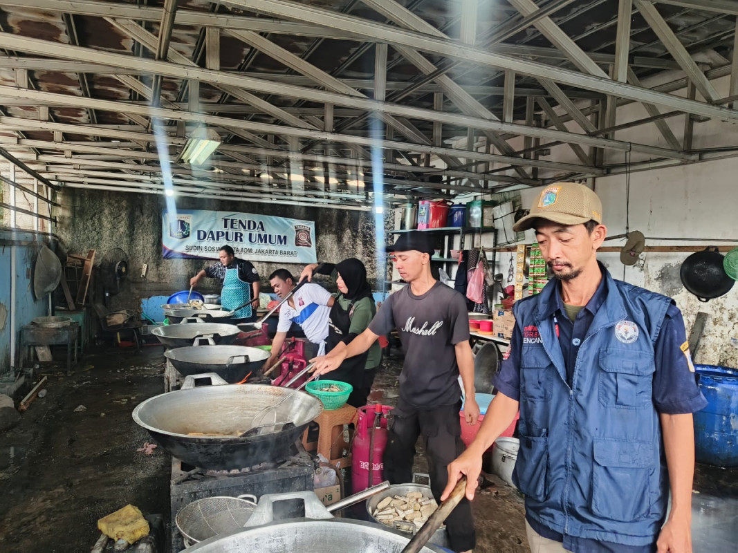 Banjir Jakarta, Kemensos Dirikan Dapur Umum dan Salurkan Bantuan