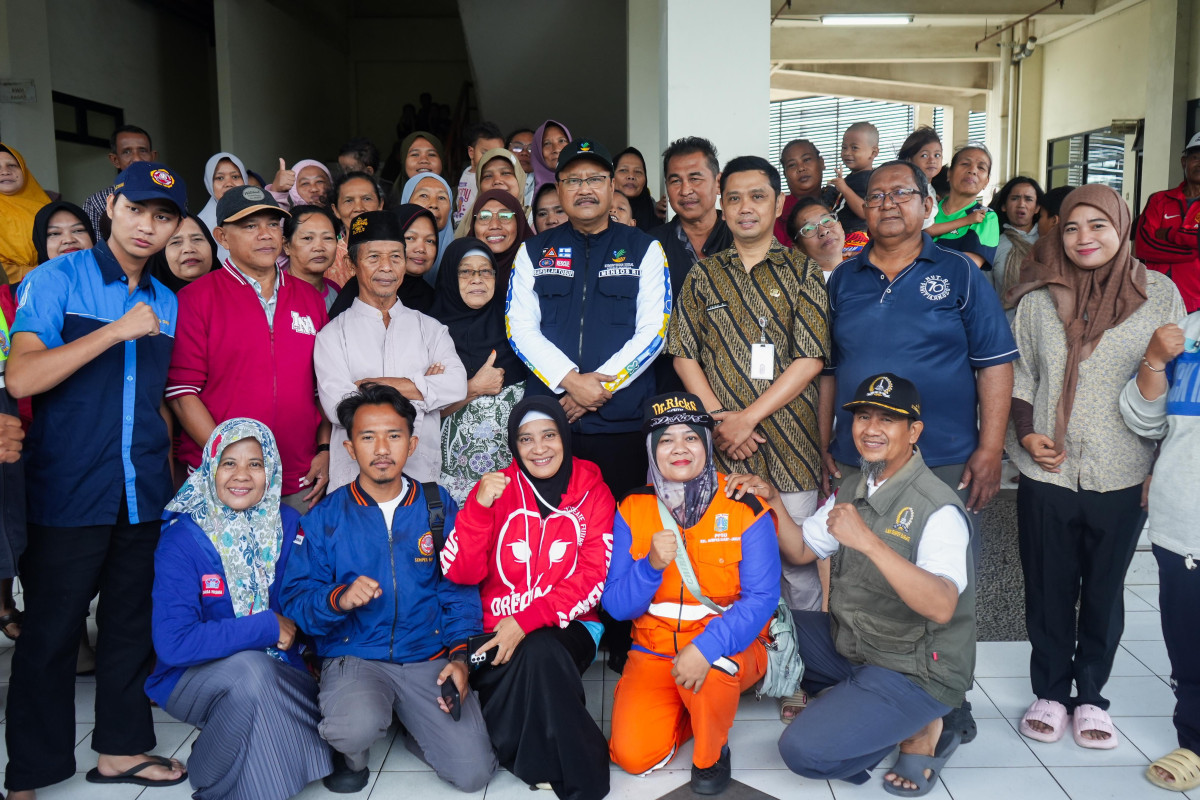 Banjir Jakarta, Mensos Gus Ipul Cek Langsung Dapur Umum dan Posko Bencana